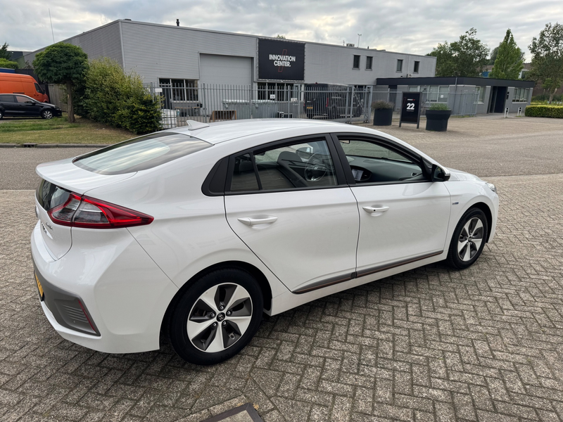 Hyundai IONIQ Comfort EV Camera, Clima, LED — photo 12