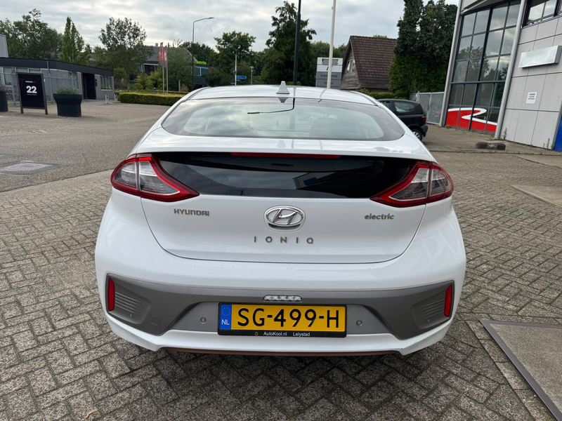Hyundai IONIQ Comfort EV Camera, Clima, LED — photo 13