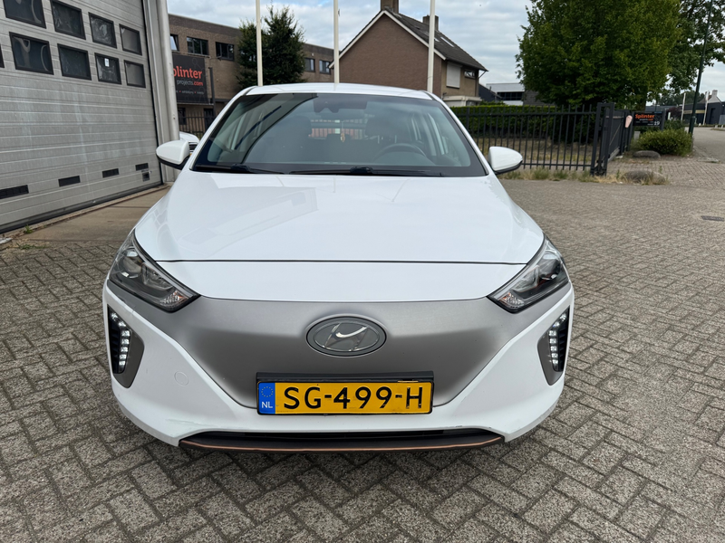 Hyundai IONIQ Comfort EV Camera, Clima, LED — photo 9