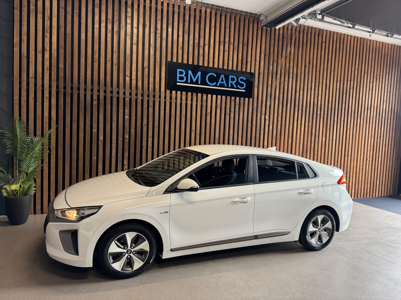 Hyundai IONIQ Comfort EV Camera, Clima, LED