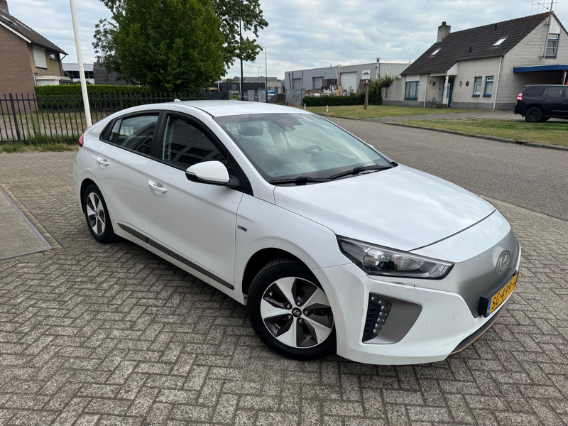 Hyundai IONIQ Comfort EV Camera, Clima, LED — photo 7