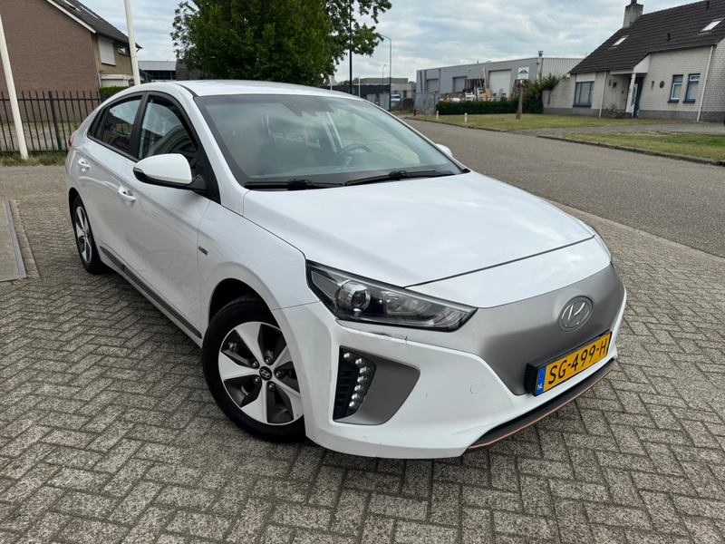 Hyundai IONIQ Comfort EV Camera, Clima, LED — photo 2