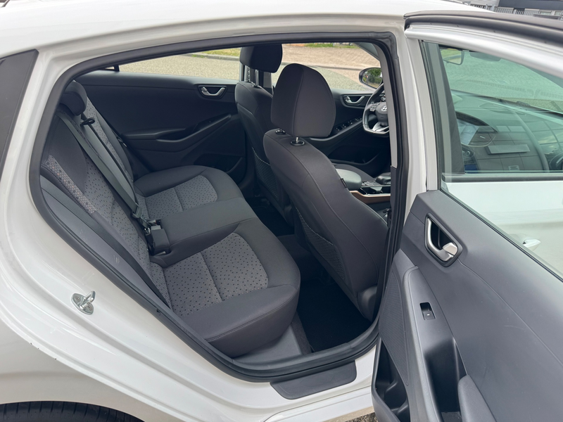 Hyundai IONIQ Comfort EV Camera, Clima, LED — photo 15