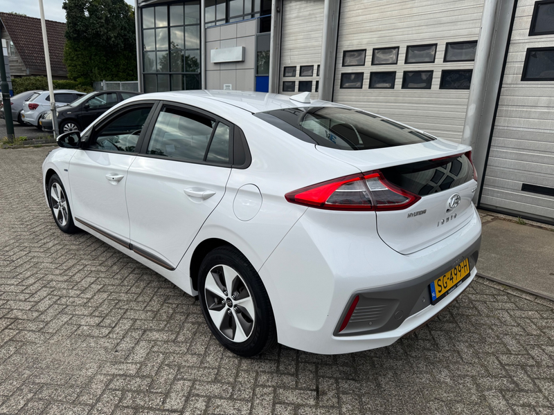 Hyundai IONIQ Comfort EV Camera, Clima, LED — photo 3