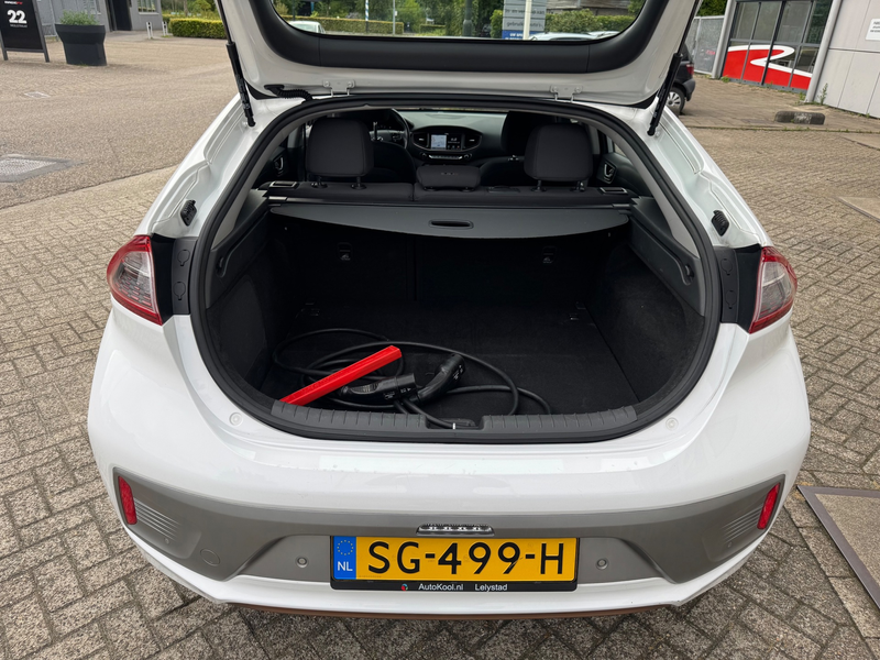 Hyundai IONIQ Comfort EV Camera, Clima, LED — photo 11