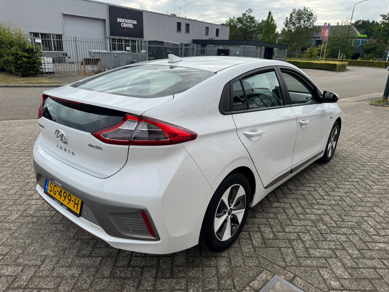 Hyundai IONIQ Comfort EV Camera, Clima, LED — photo 5