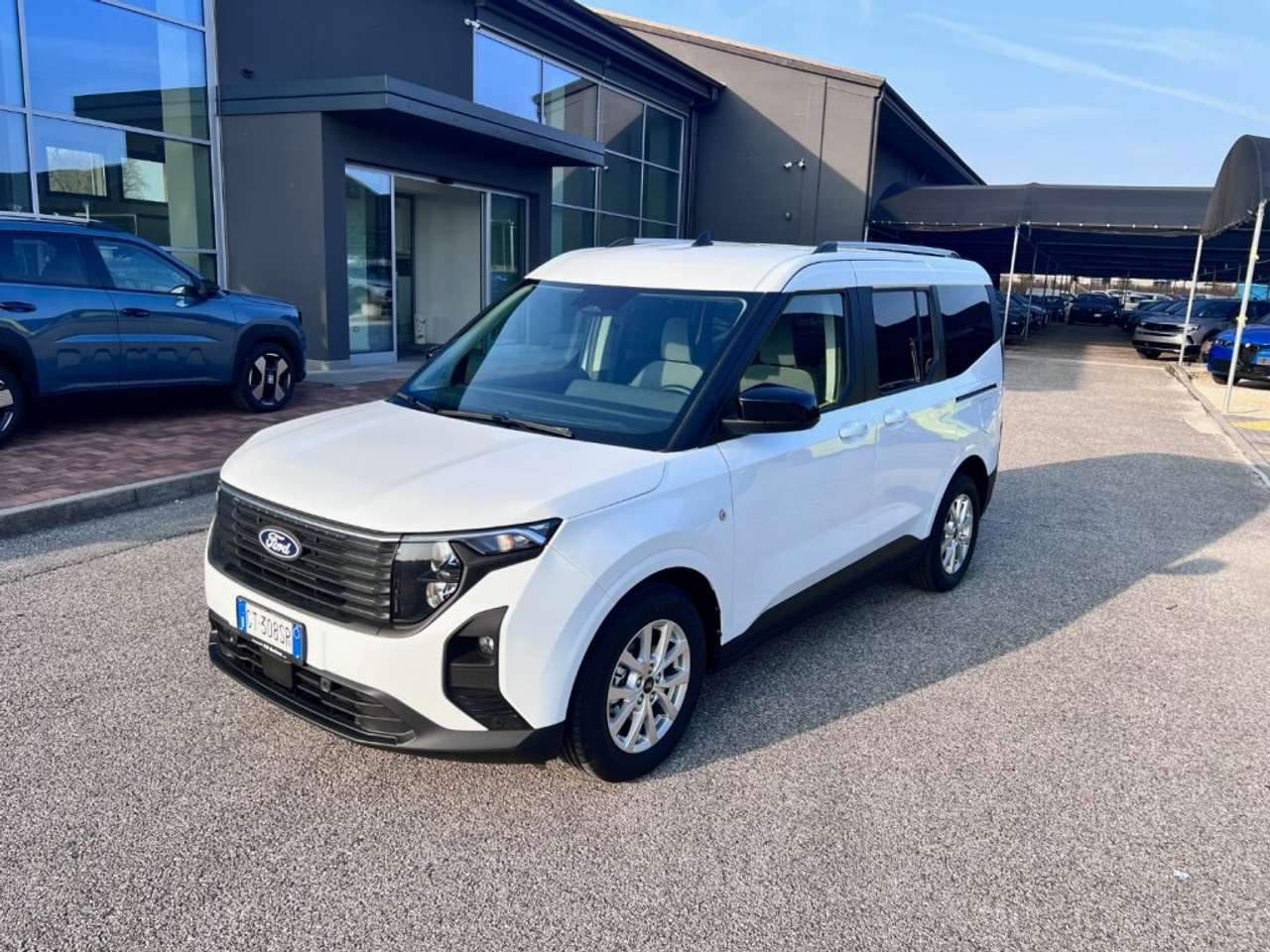 Ford Tourneo Courier 1.0 EcoBoost Titanium