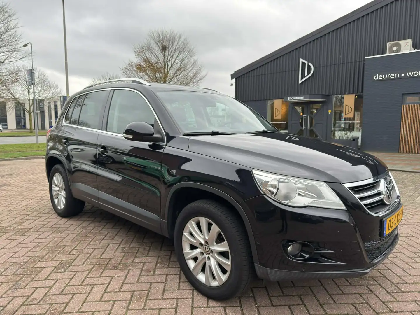 Volkswagen Tiguan 1.4 TSI Sport&Style Navi Zwart - 2