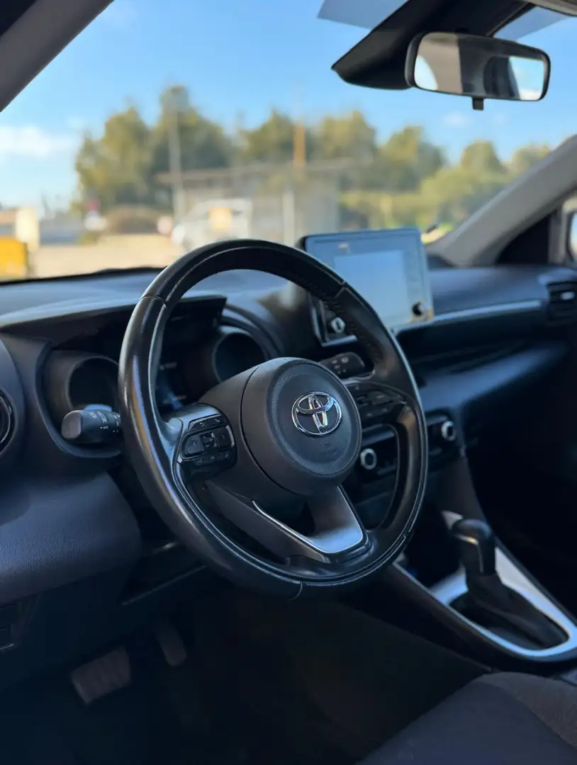 Toyota Yaris 1.5h Style Hybrid Argento - 2