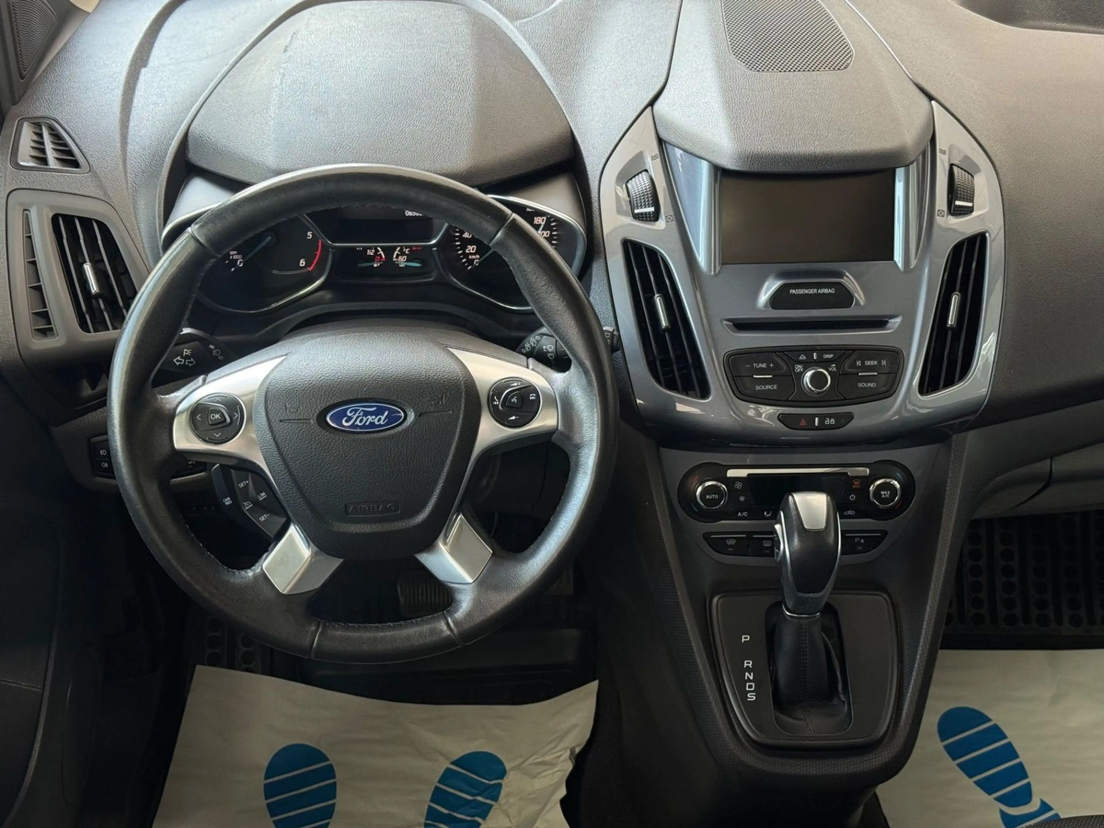Ford Grand Tourneo Titanium Rollstuhlgerecht-Rampe — photo 8