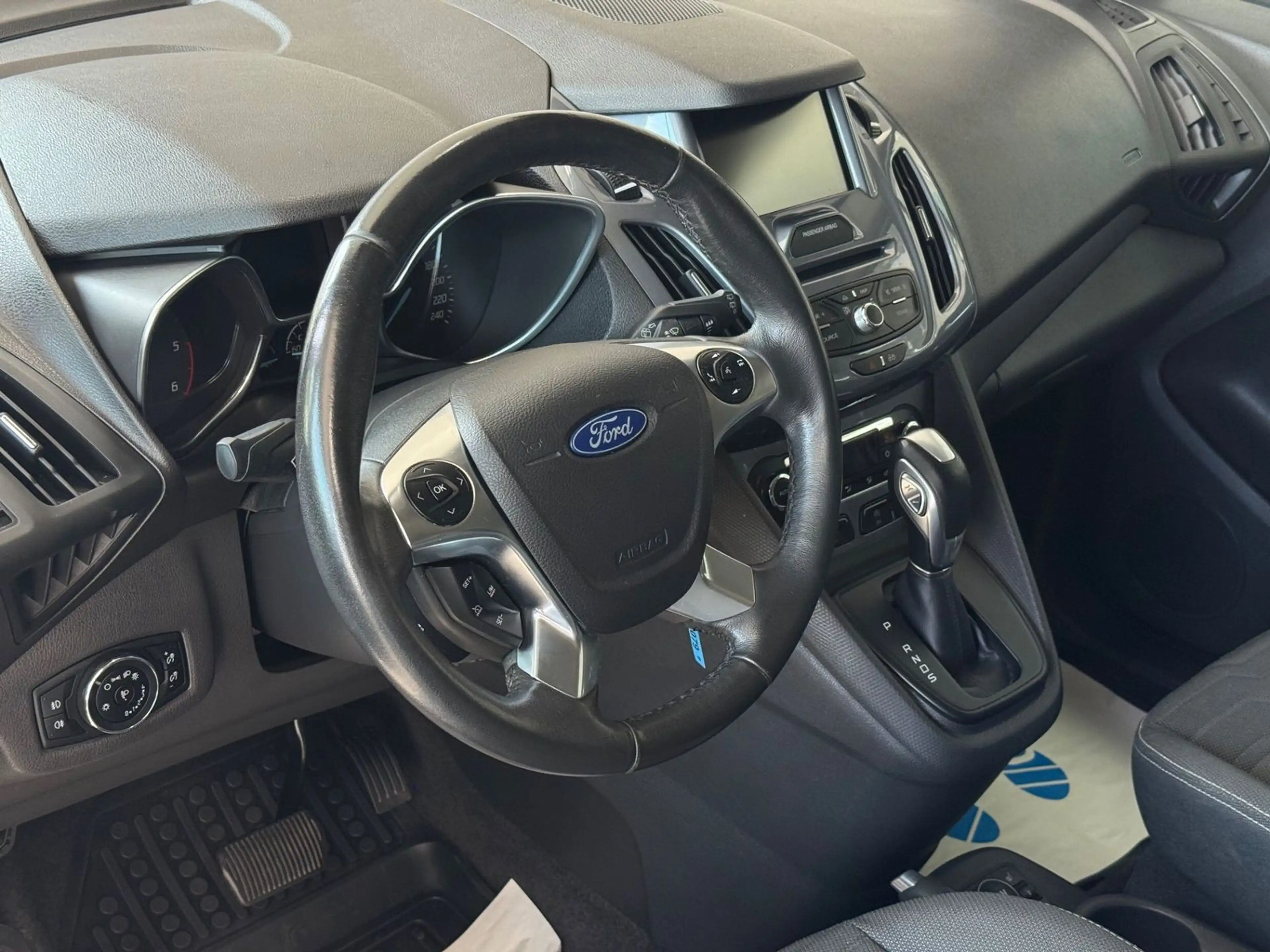 Ford Grand Tourneo Titanium Rollstuhlgerecht-Rampe — photo 7