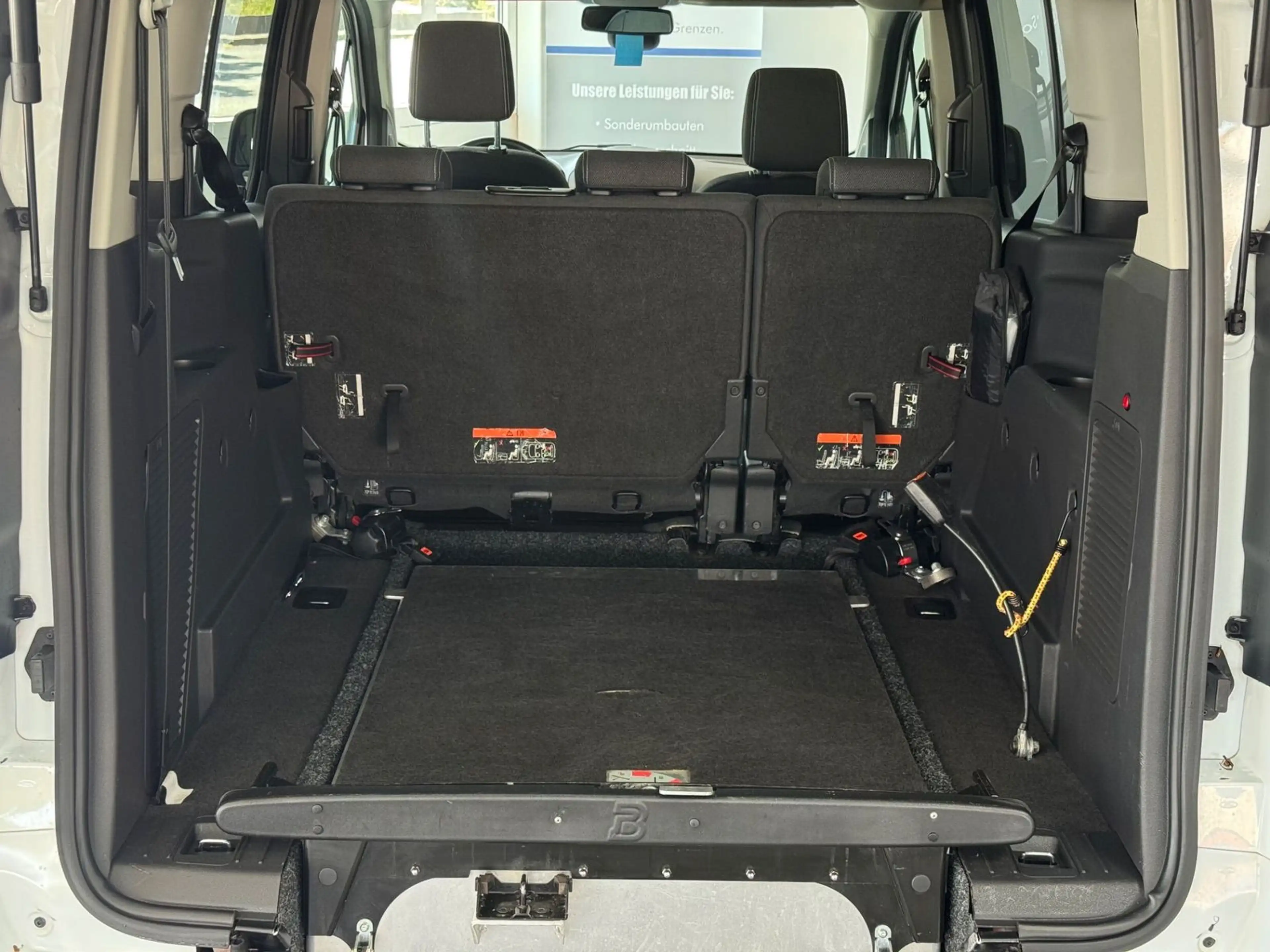 Ford Grand Tourneo Titanium Rollstuhlgerecht-Rampe — photo 13
