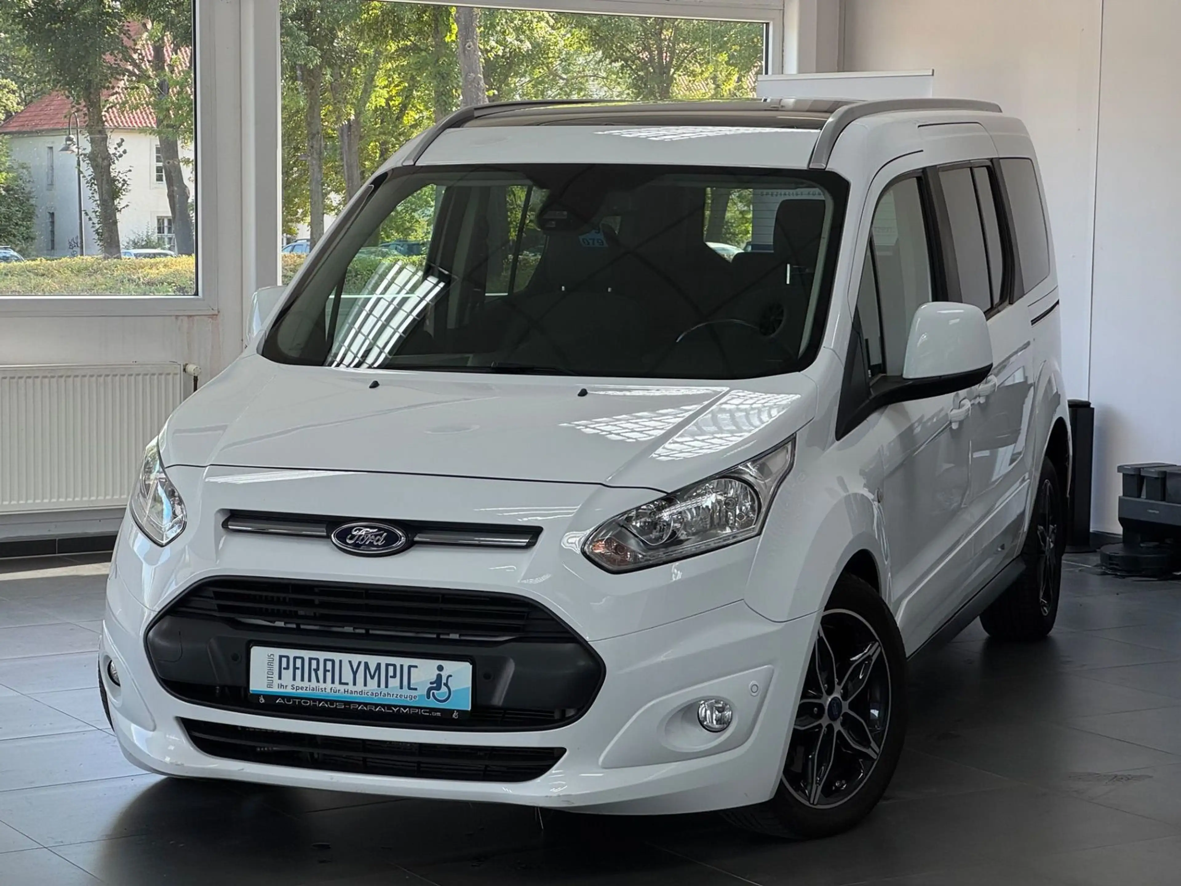 Ford Grand Tourneo Titanium Rollstuhlgerecht-Rampe — photo 3