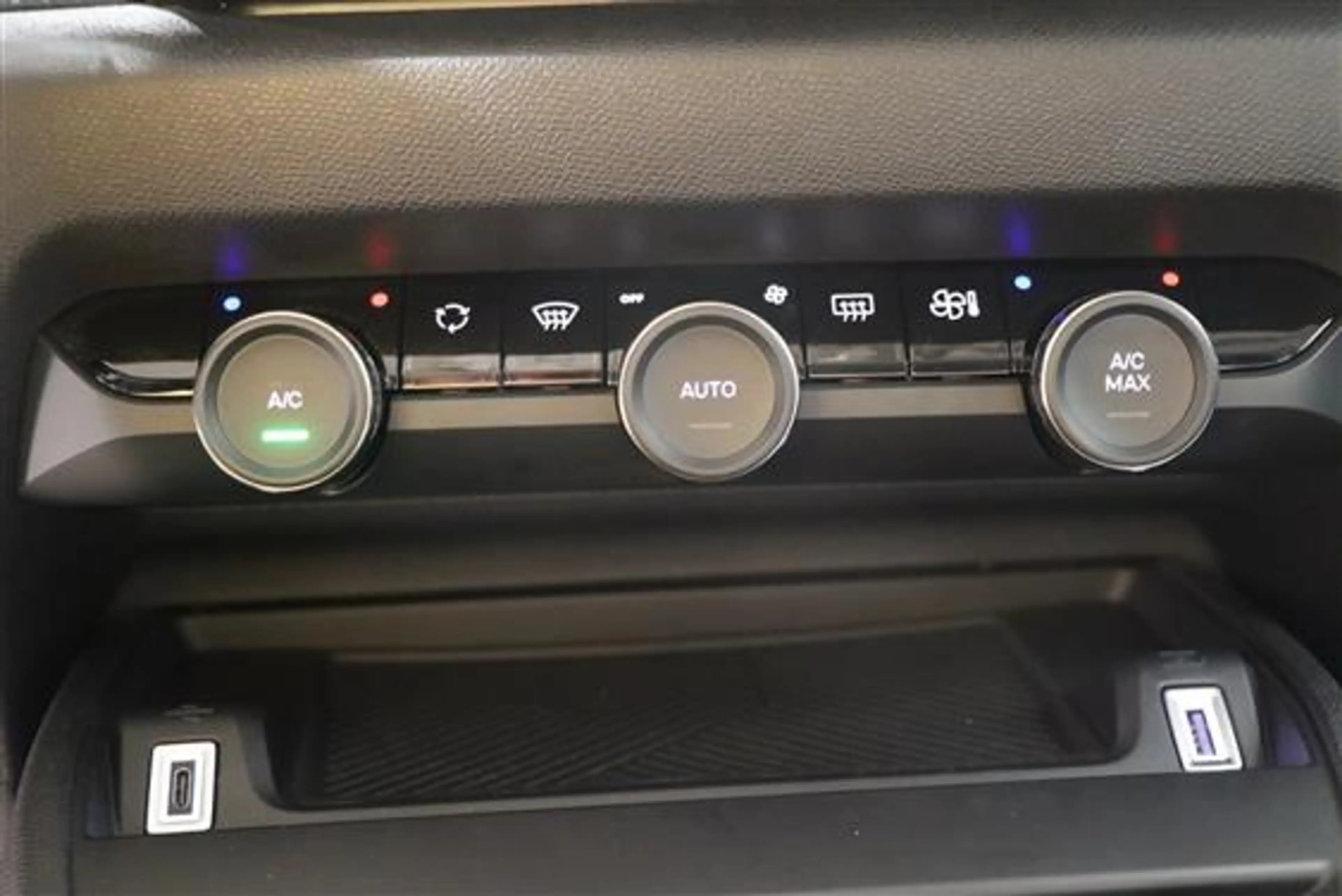 Citroen C4 1.2 mhev plus e-dcs6 — photo 15