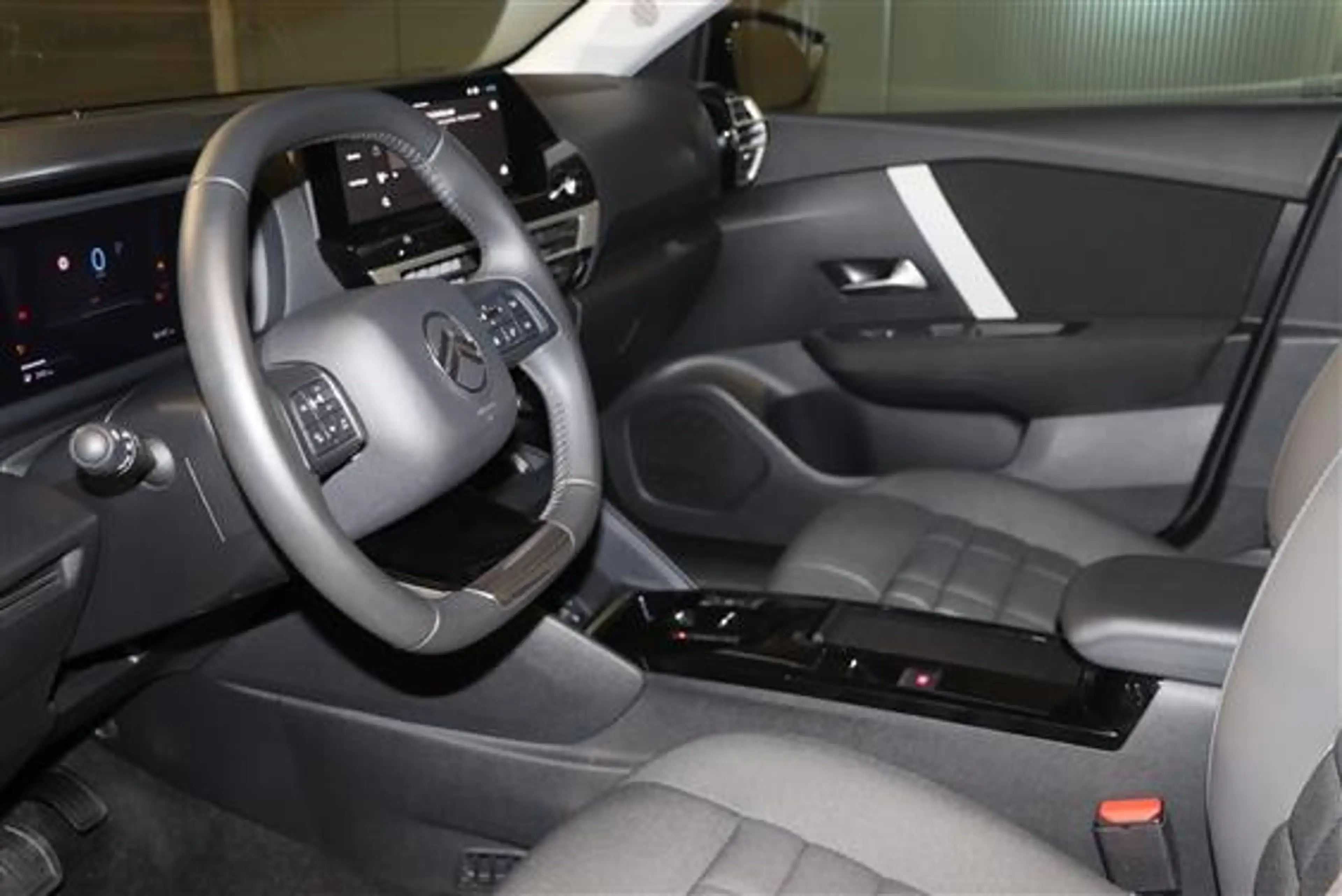 Citroen C4 1.2 mhev plus e-dcs6 — photo 7