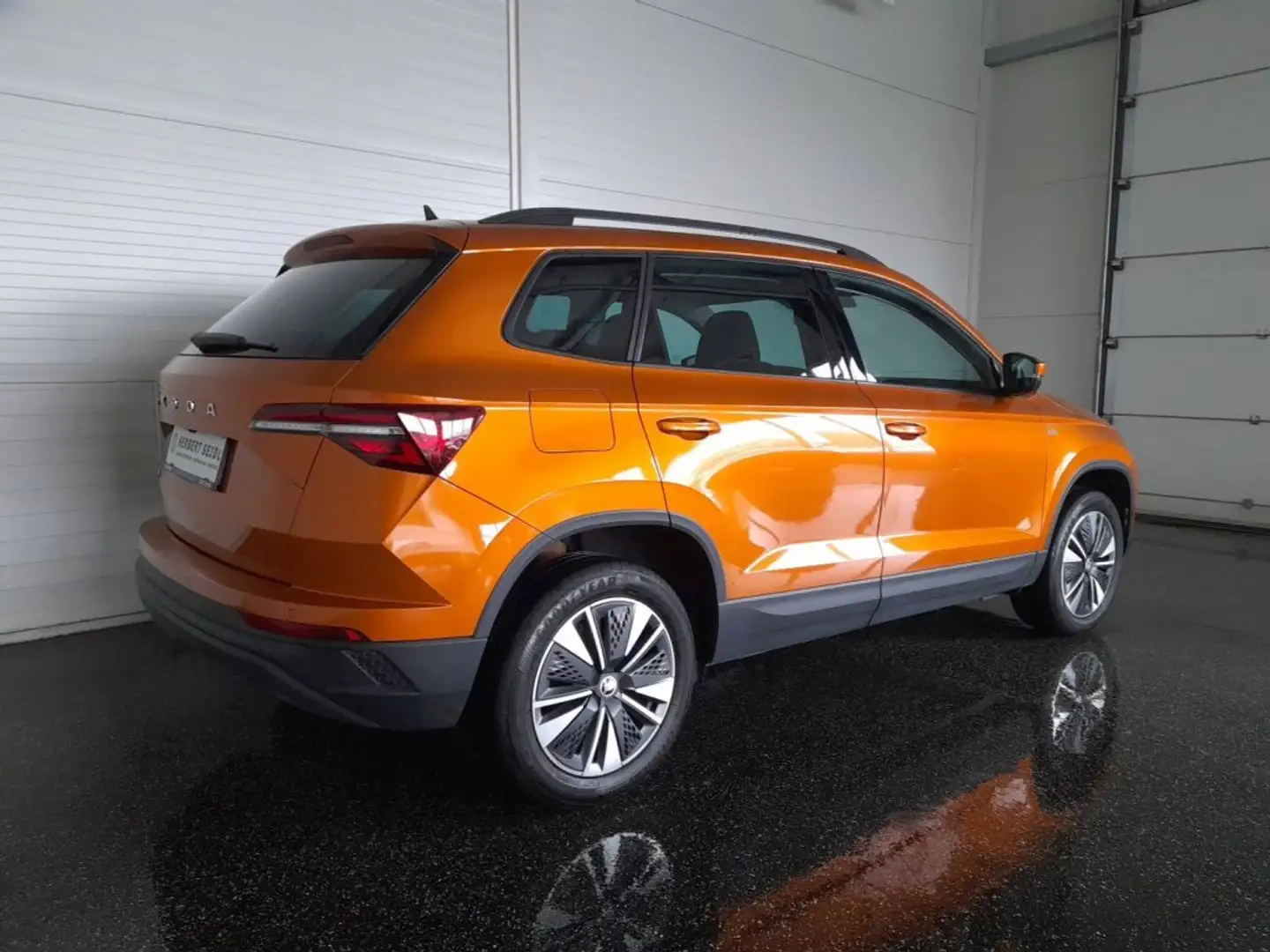 Skoda Karoq TOUR 2,0 TDI DSG *MATRIX-LED / VIRTUELL / NAVI / ACC / TRAVEL ASSIST / KEYLESS* Orange - 2