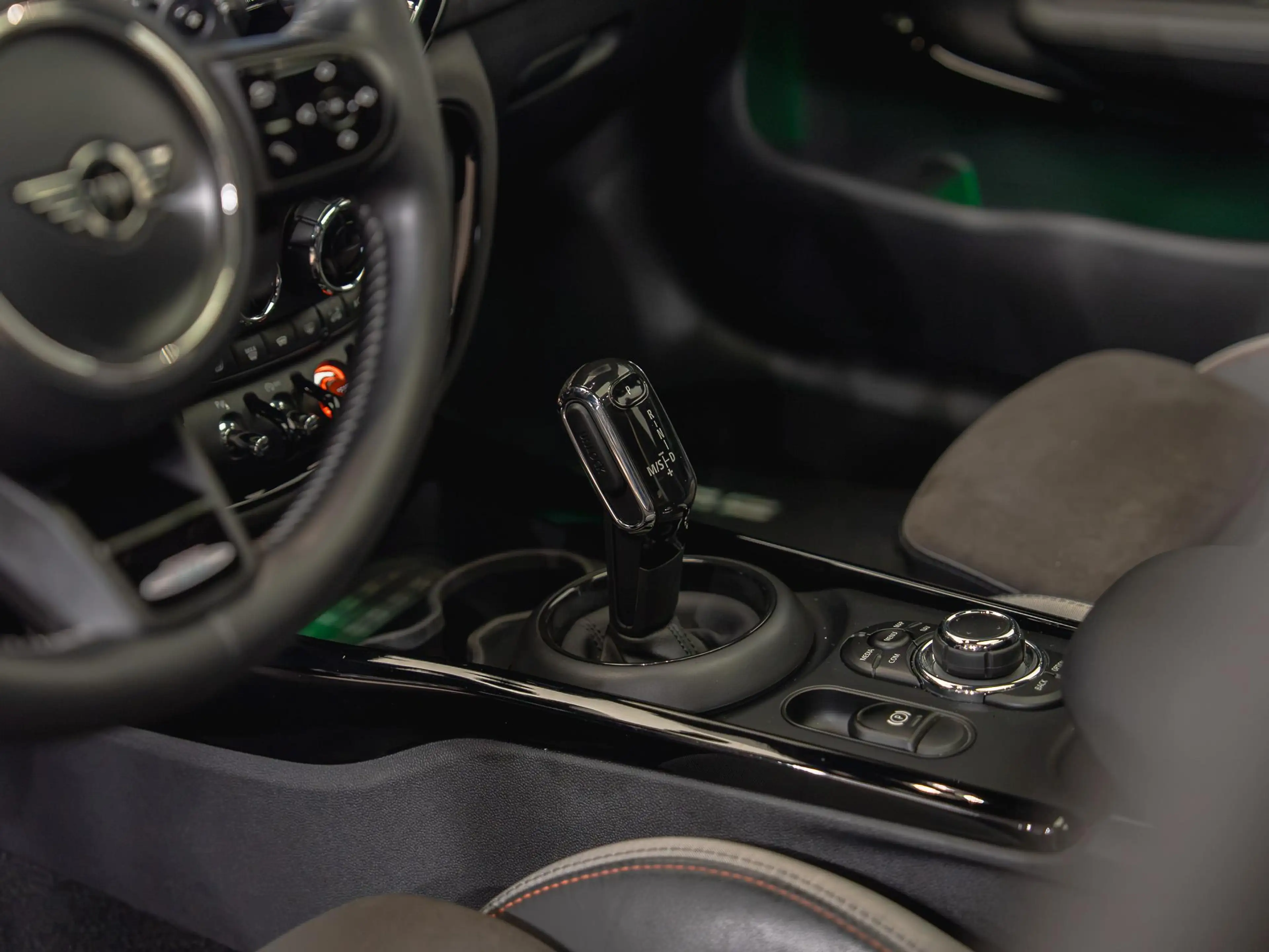 MINI John Cooper Works Clubman 2.0 JCW ALL4 , pano, JCW-stoelen, 19", H/K, keyles — photo 14
