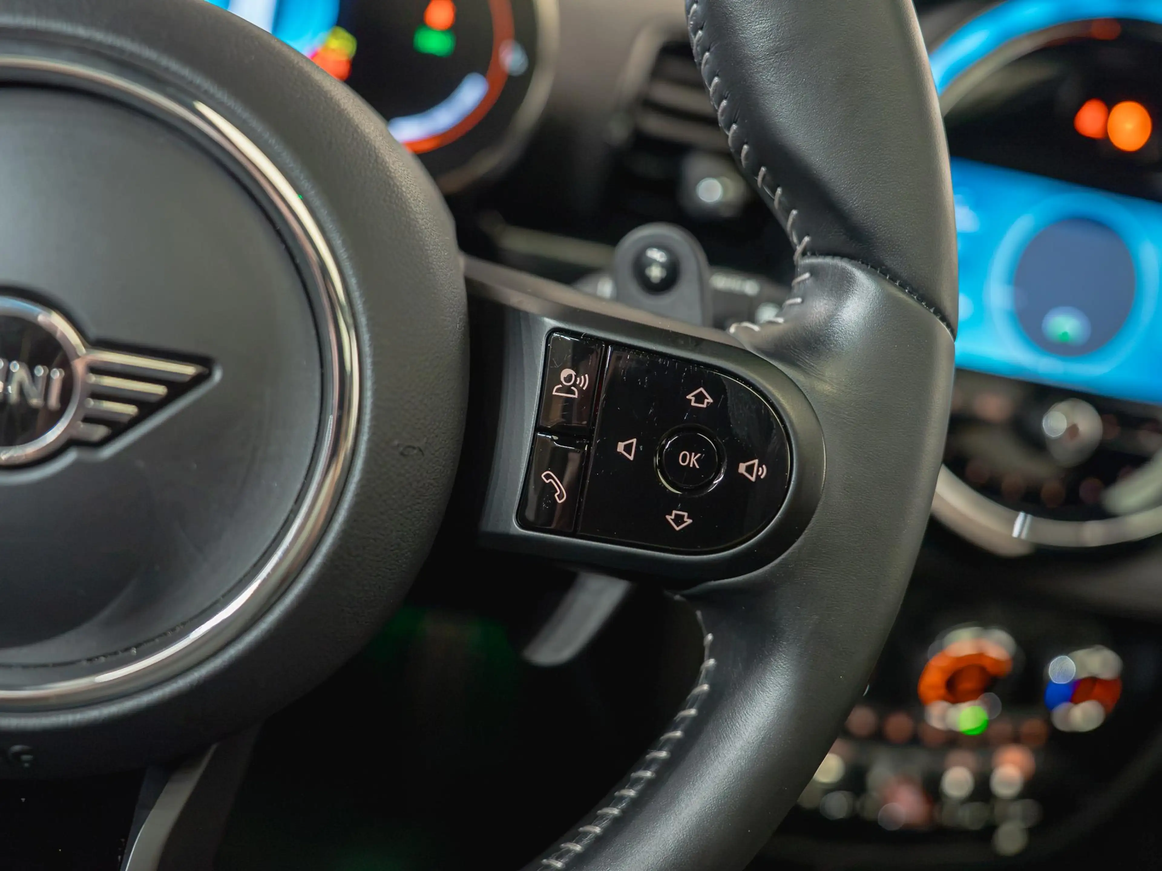 MINI John Cooper Works Clubman 2.0 JCW ALL4 , pano, JCW-stoelen, 19", H/K, keyles — photo 13