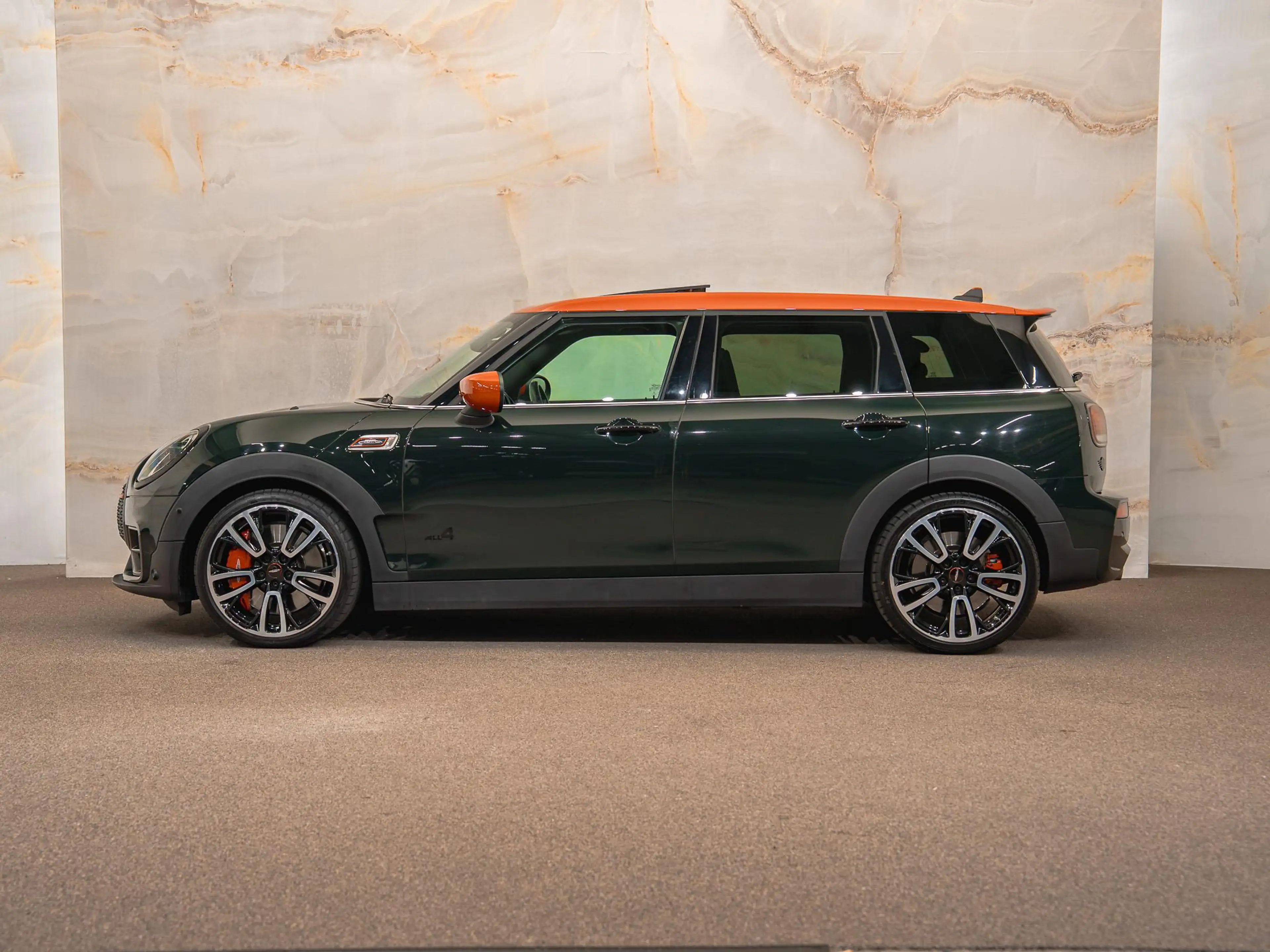 MINI John Cooper Works Clubman 2.0 JCW ALL4 , pano, JCW-stoelen, 19", H/K, keyles — photo 2