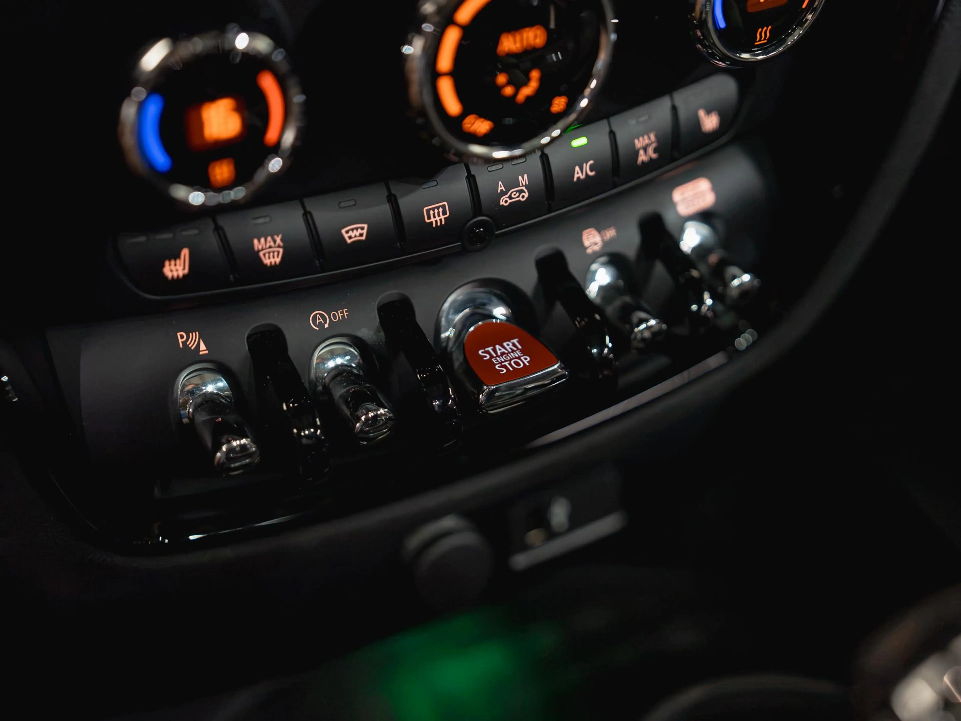 MINI John Cooper Works Clubman 2.0 JCW ALL4 , pano, JCW-stoelen, 19", H/K, keyles — photo 8