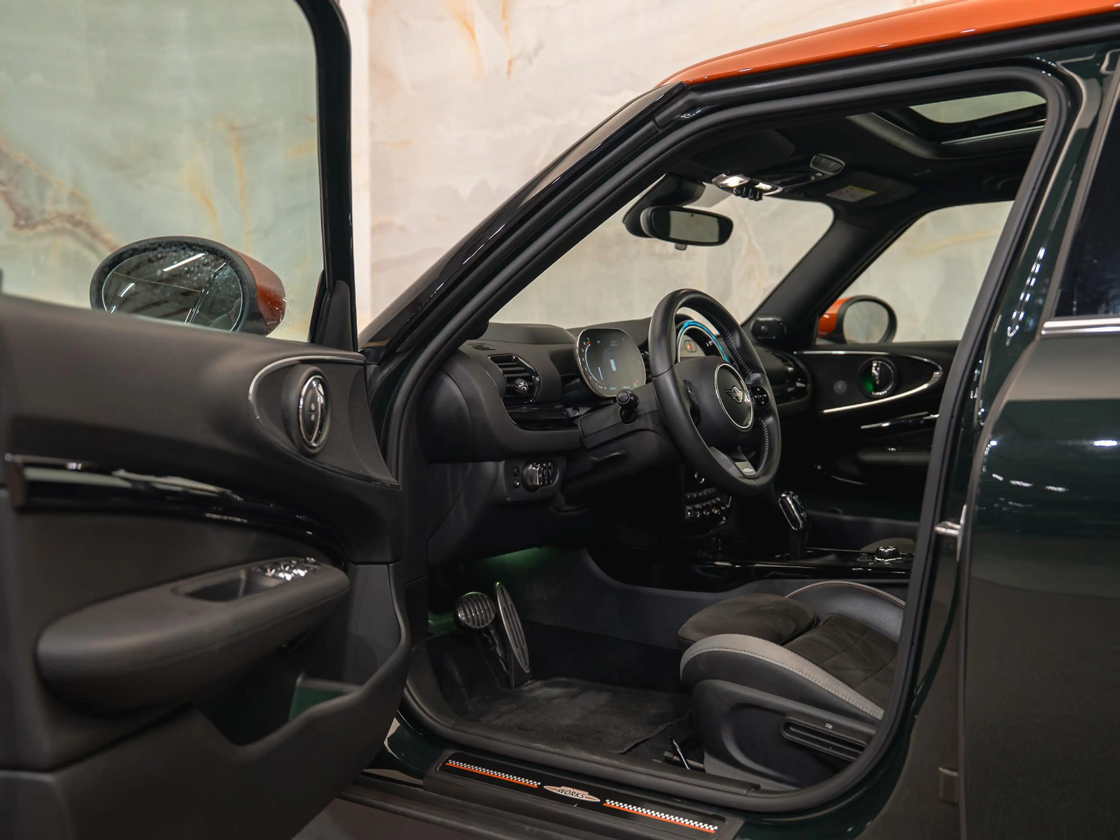 MINI John Cooper Works Clubman 2.0 JCW ALL4 , pano, JCW-stoelen, 19", H/K, keyles — photo 4