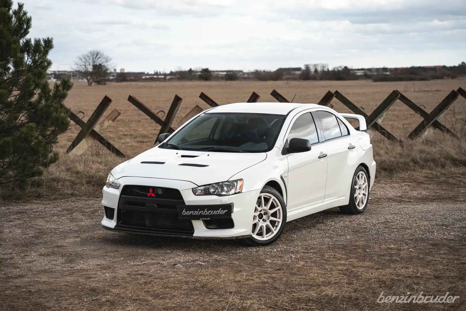 Mitsubishi Lancer Evolution X RS Weiß - 1