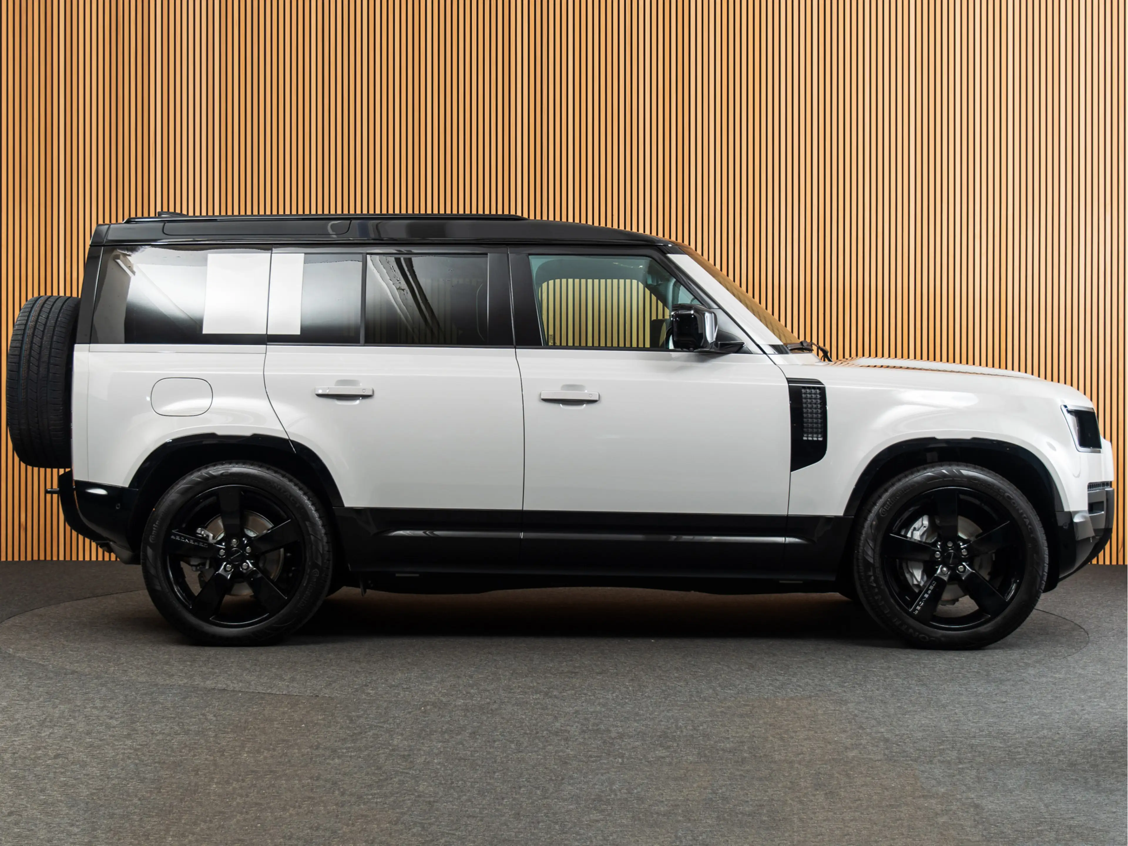 Land Rover Defender 110 2.0 P300e 110 X-Dynamic HSE MY26 | PANO | HUD — photo 6