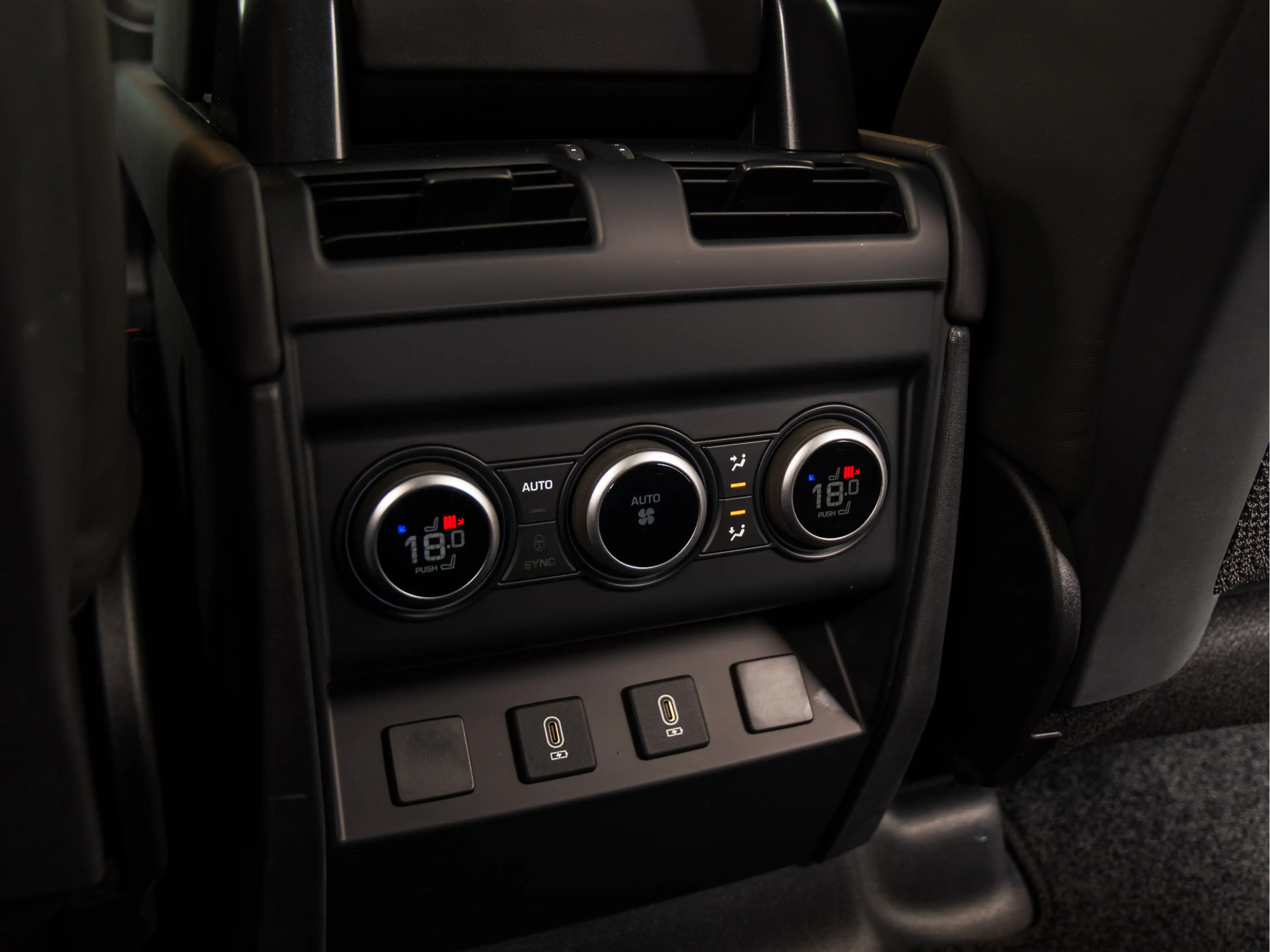 Land Rover Defender 110 2.0 P300e 110 X-Dynamic HSE MY26 | PANO | HUD — photo 27
