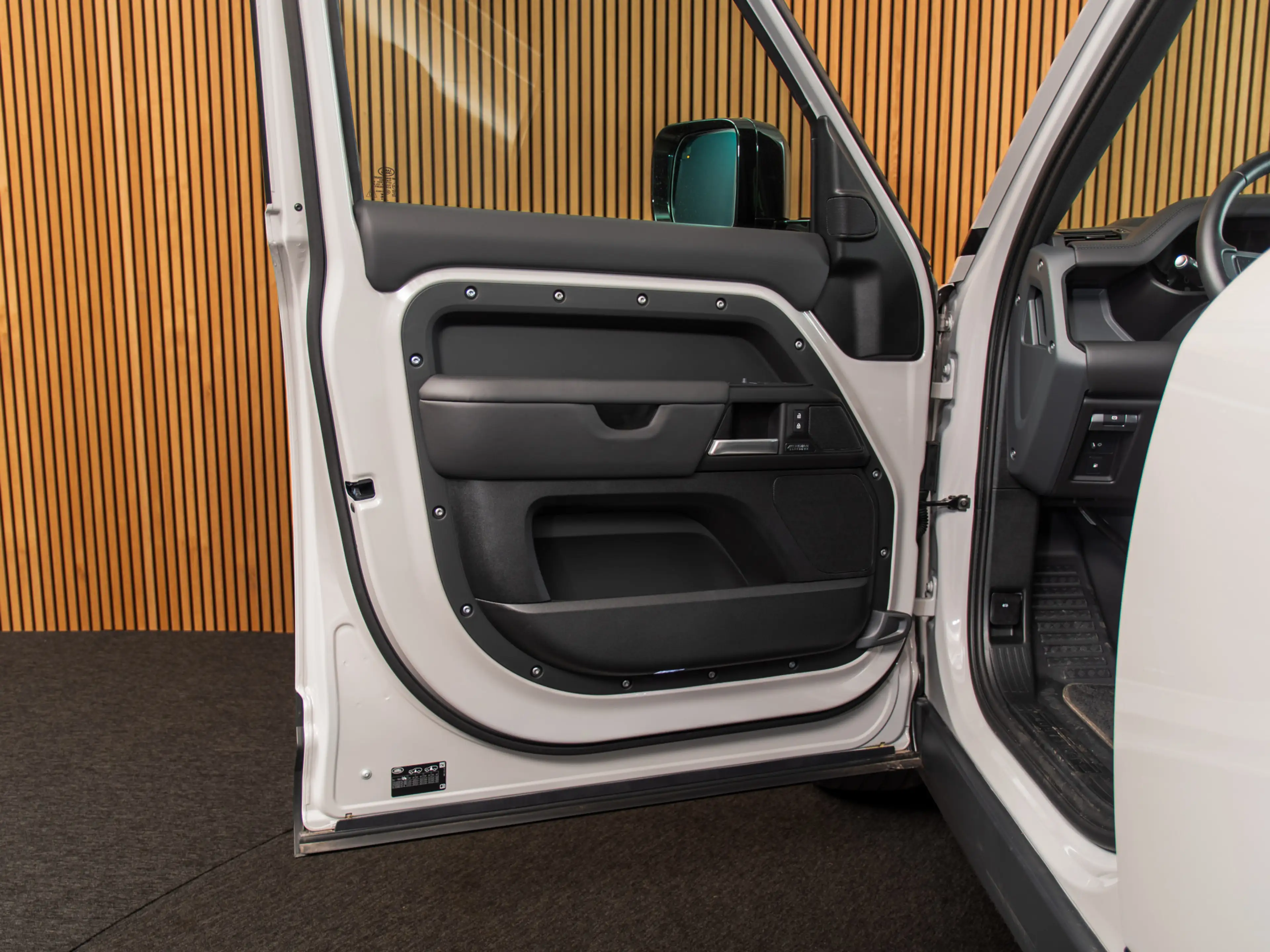 Land Rover Defender 110 2.0 P300e 110 X-Dynamic HSE MY26 | PANO | HUD — photo 16