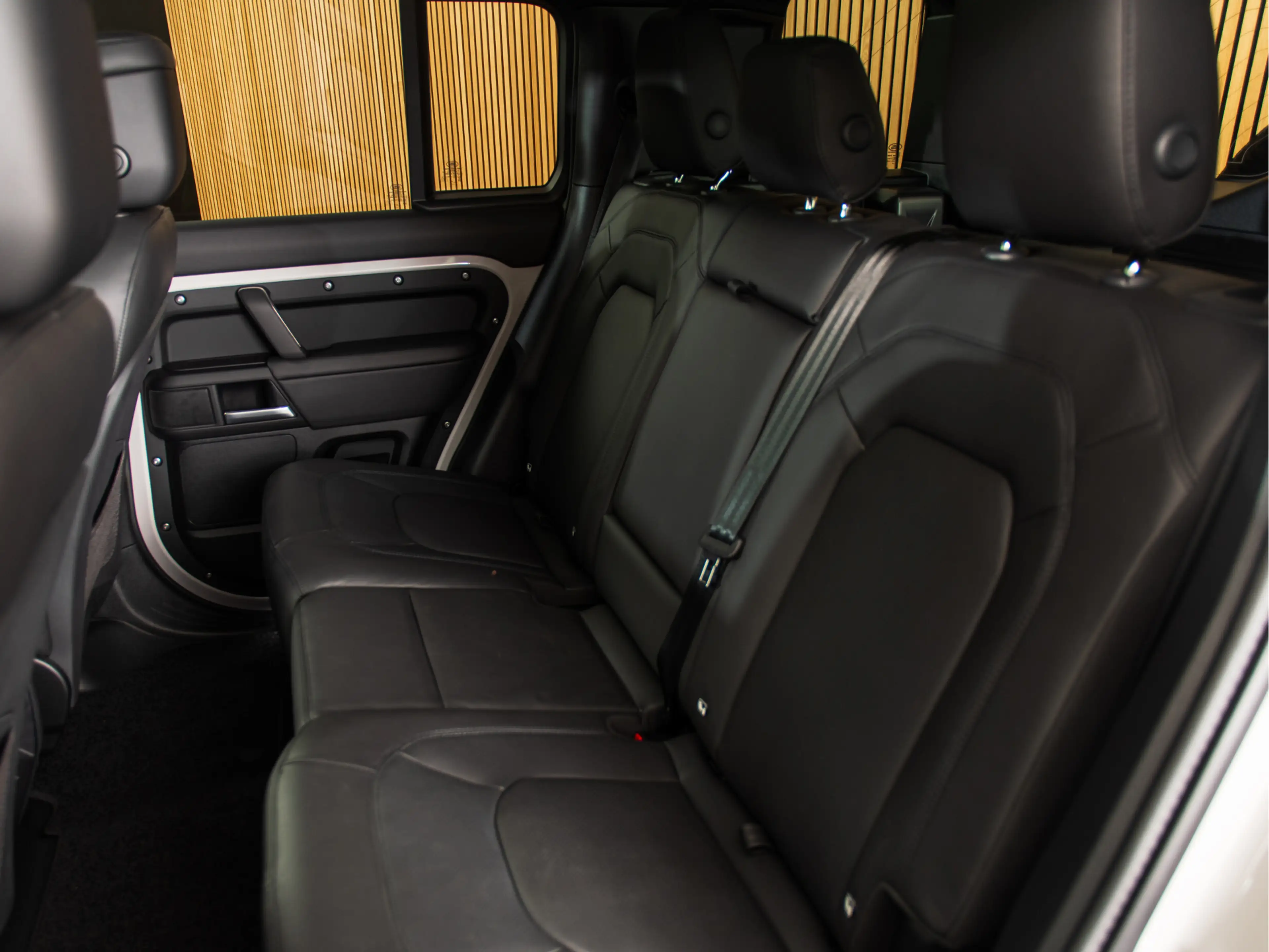 Land Rover Defender 110 2.0 P300e 110 X-Dynamic HSE MY26 | PANO | HUD — photo 15