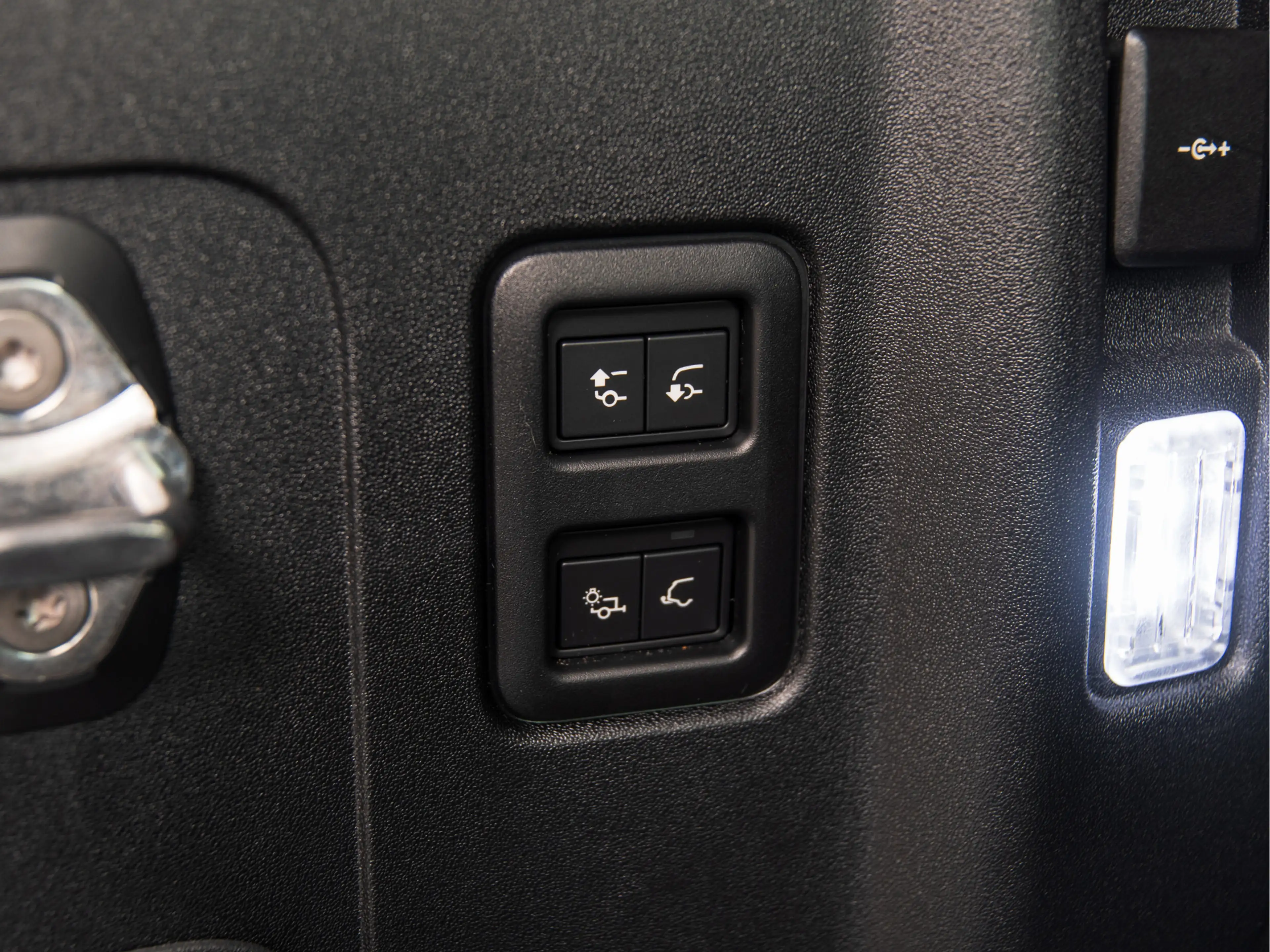 Land Rover Defender 110 2.0 P300e 110 X-Dynamic HSE MY26 | PANO | HUD — photo 29