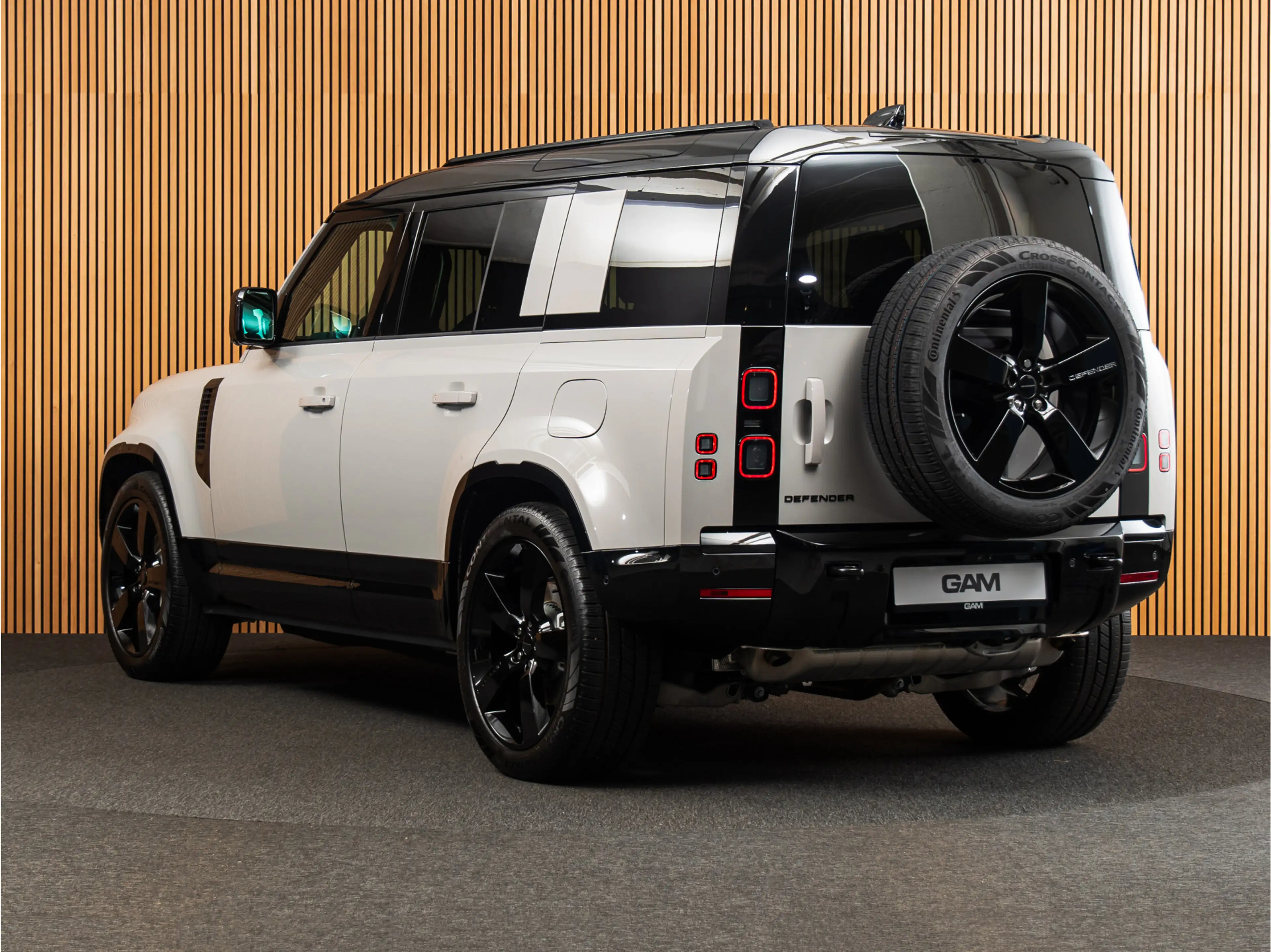 Land Rover Defender 110 2.0 P300e 110 X-Dynamic HSE MY26 | PANO | HUD — photo 3