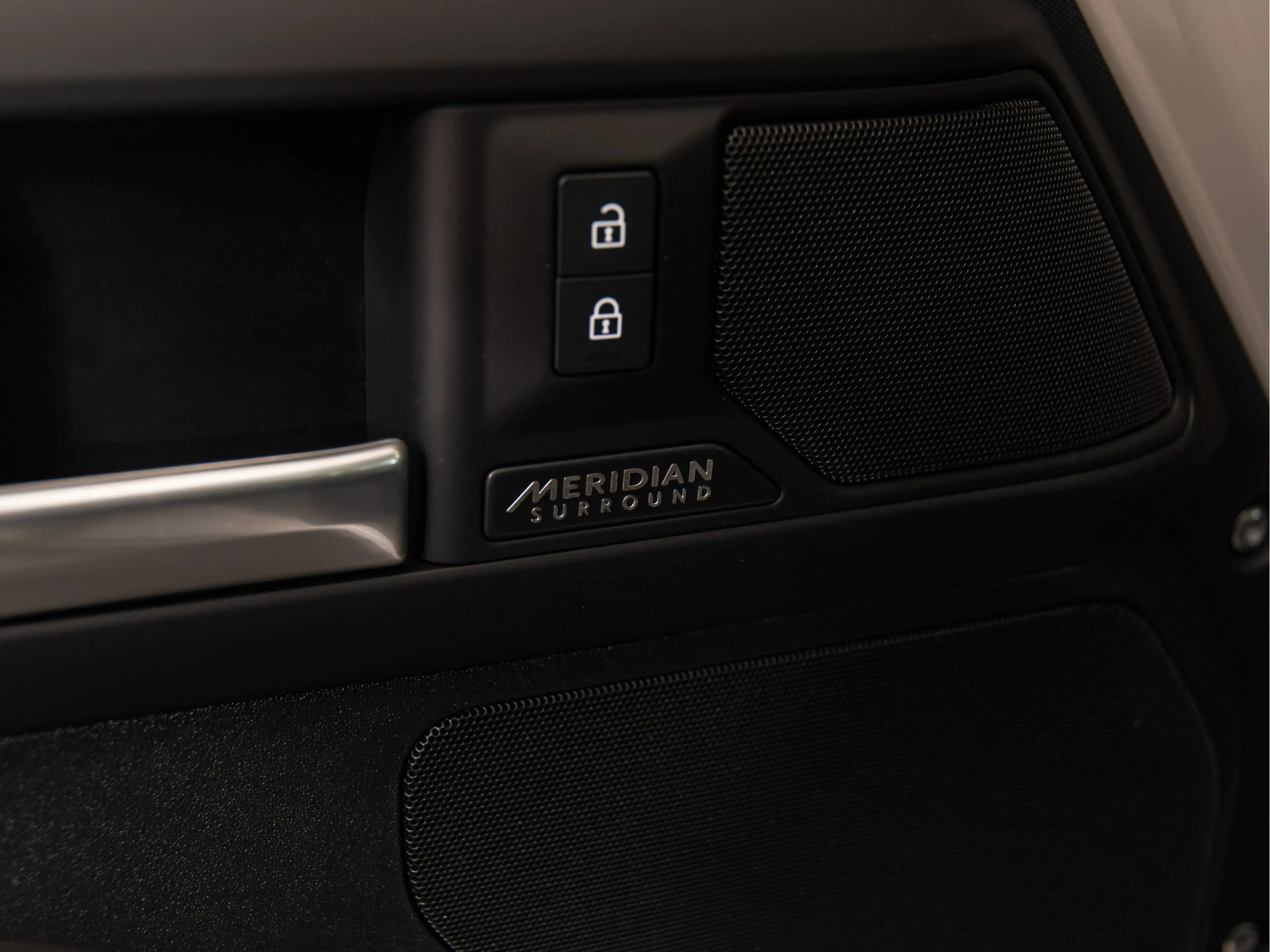 Land Rover Defender 110 2.0 P300e 110 X-Dynamic HSE MY26 | PANO | HUD — photo 18