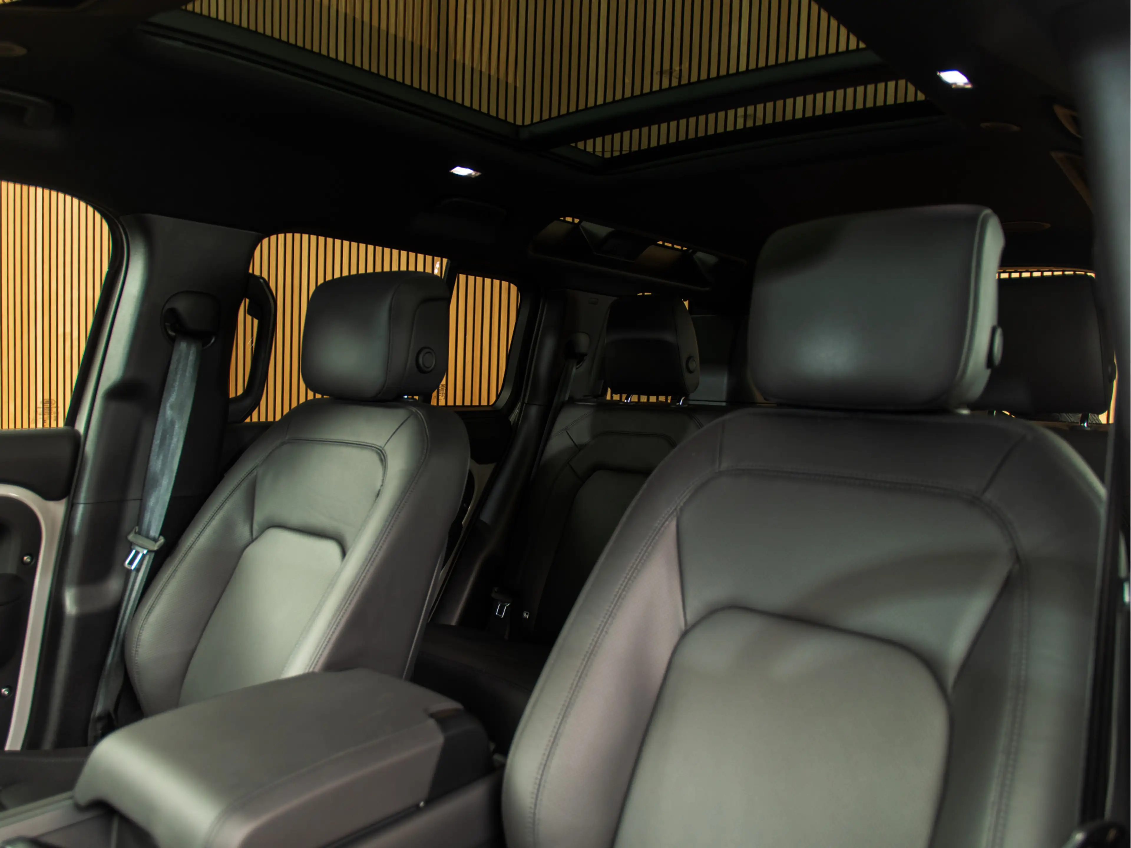 Land Rover Defender 110 2.0 P300e 110 X-Dynamic HSE MY26 | PANO | HUD — photo 14