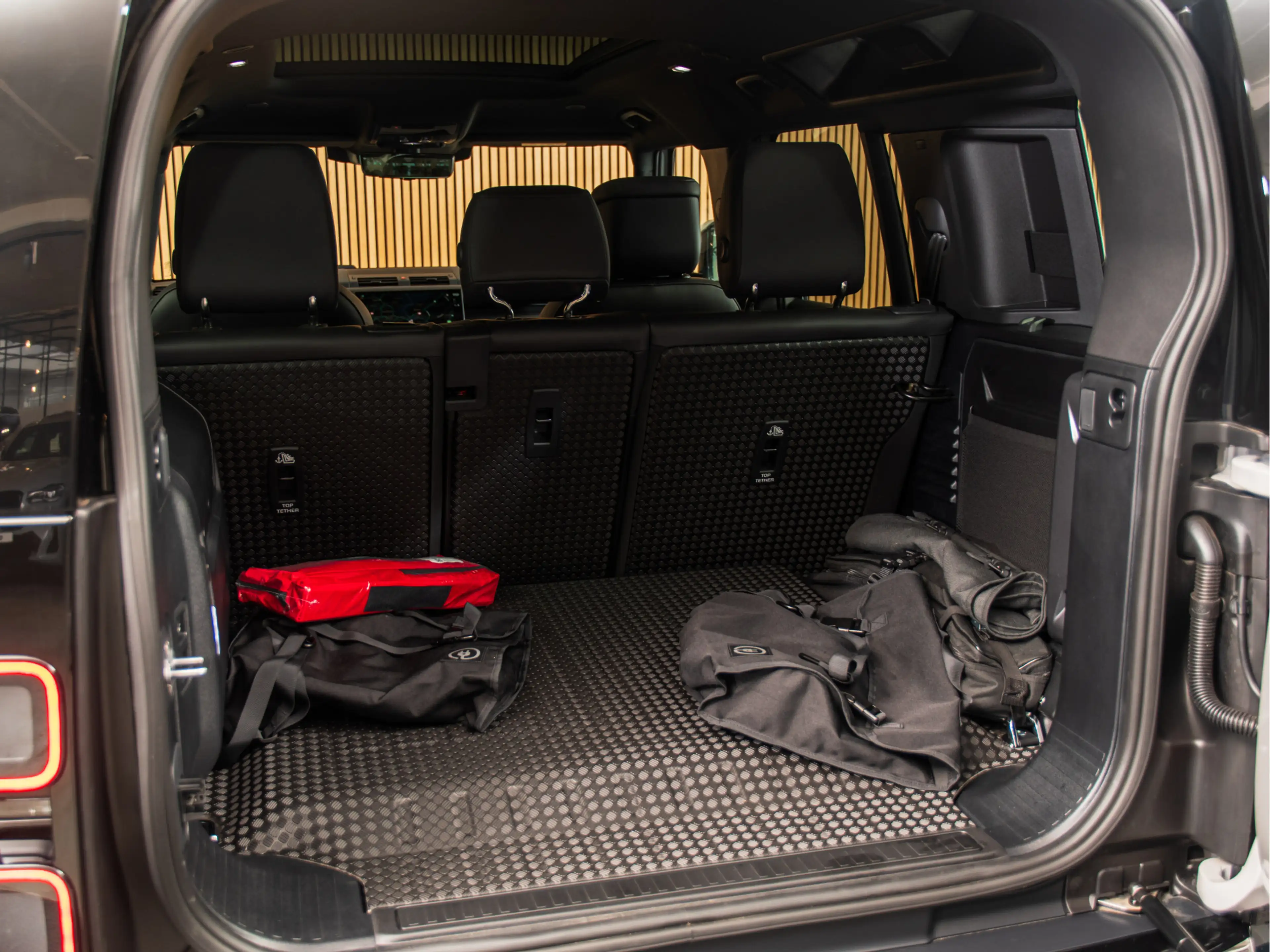 Land Rover Defender 110 2.0 P300e 110 X-Dynamic HSE MY26 | PANO | HUD — photo 28