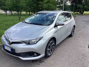 Auris II 2015 1.8h Lounge cvt