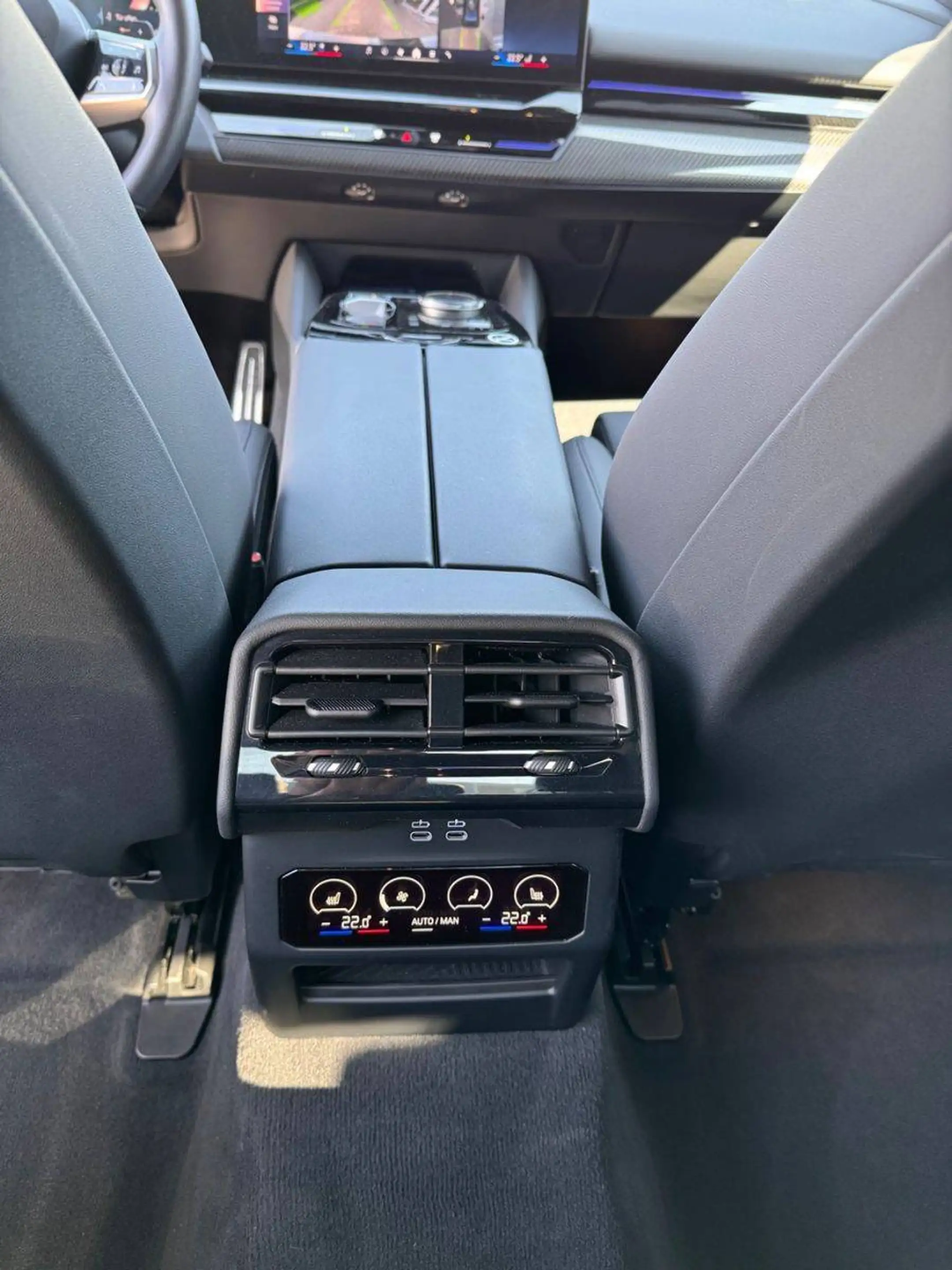 BMW 520 520 d M Sport — photo 11