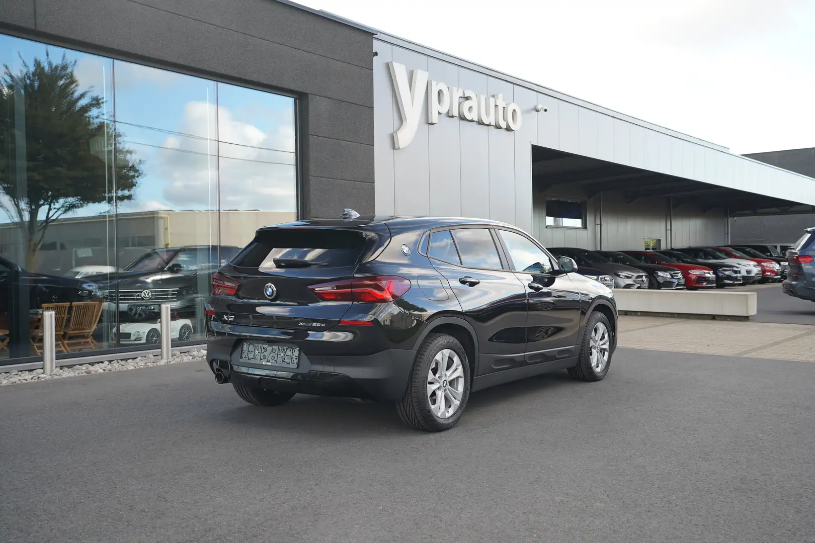 BMW X2 X2 xDrive25e Hybride 4x4 leder Head up Carplayy Schwarz - 2