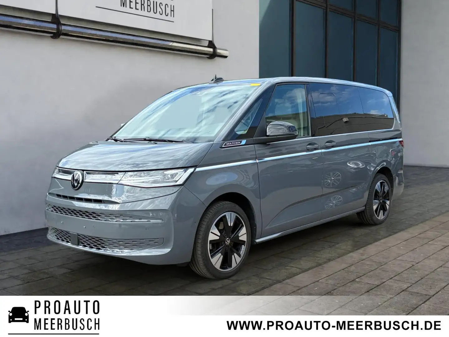 Volkswagen T7 Multivan Style lang AHK/PANO/HEADUP/STNDHZNG Grau - 1