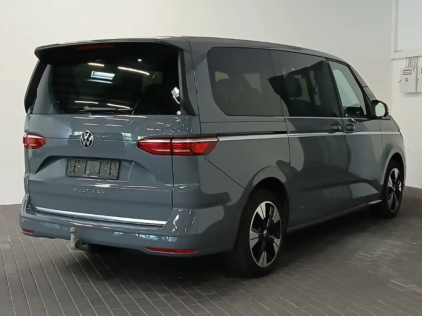 Volkswagen T7 Multivan Style lang AHK/PANO/HEADUP/STNDHZNG Grau - 2