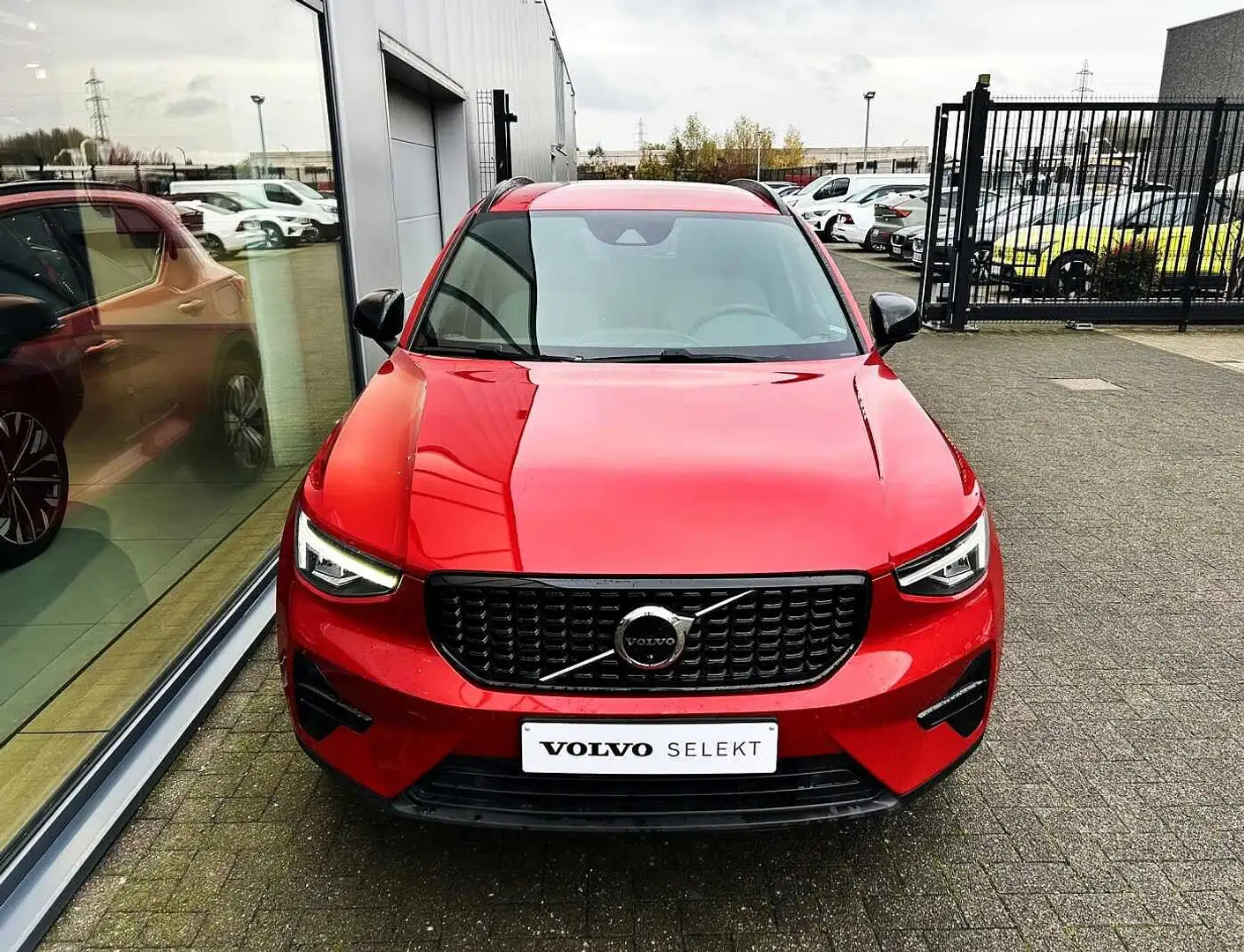 Volvo XC40 Plus, T4 plug-in 'GARANTIE 3 ANS' Rood - 2