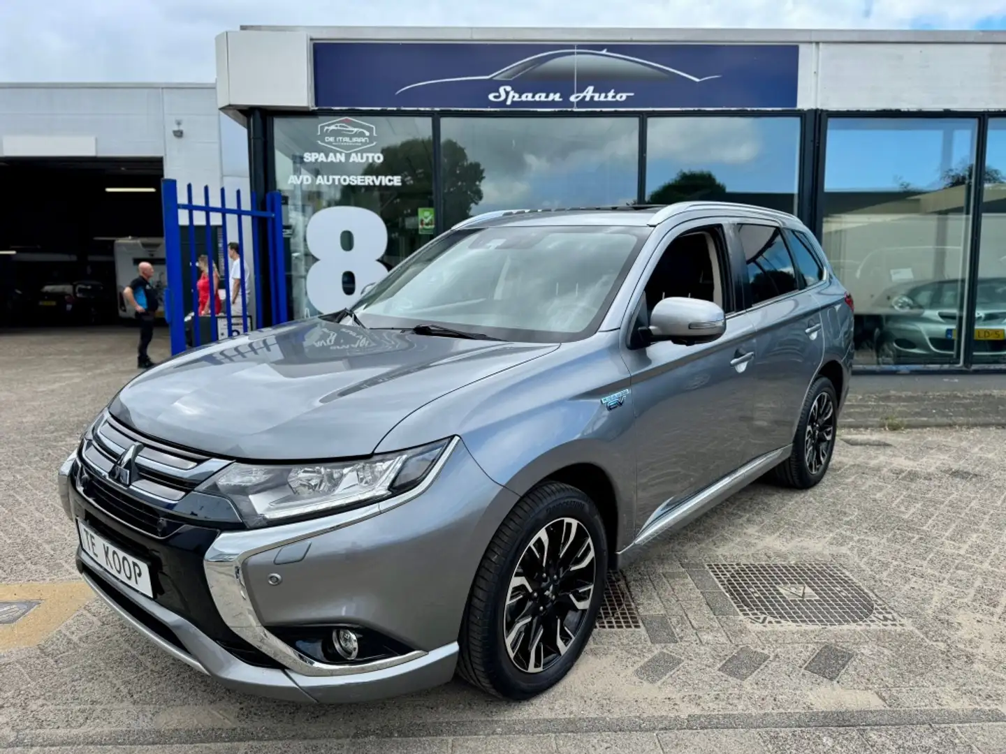 Mitsubishi Outlander 2.0 PHEV 4WD INTYLE+ PREMIUM Grijs - 1