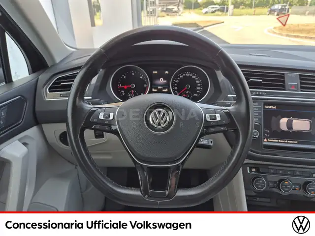 Volkswagen Tiguan view 11