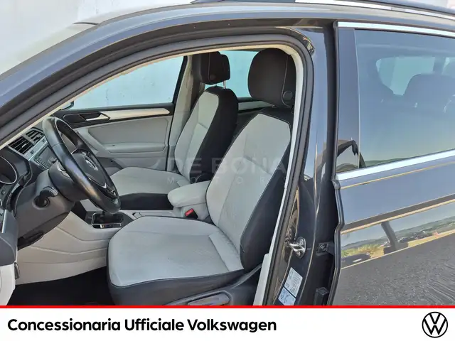 Volkswagen Tiguan view 8