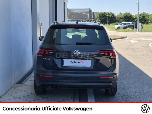 Volkswagen Tiguan view 6