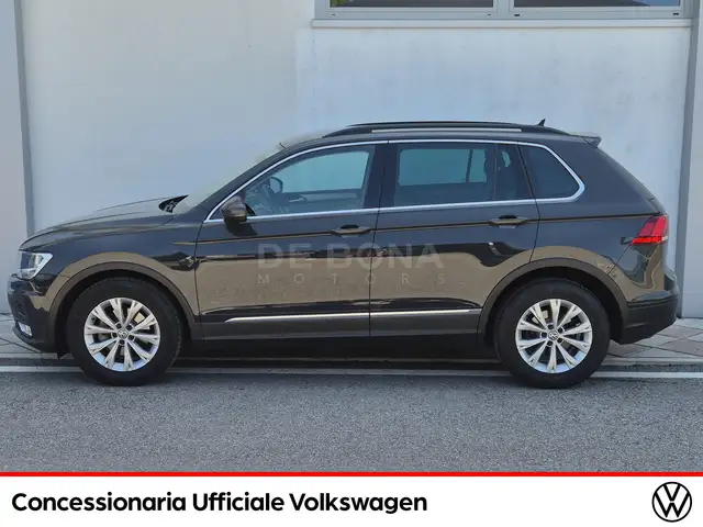 Volkswagen Tiguan view 4
