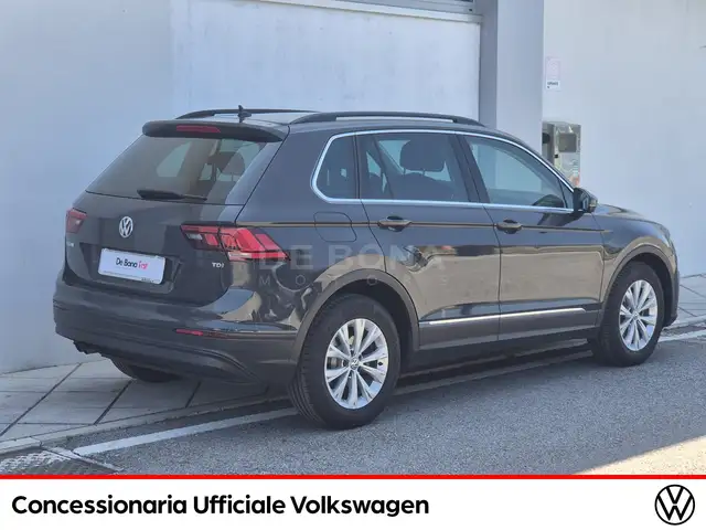 Volkswagen Tiguan view 5