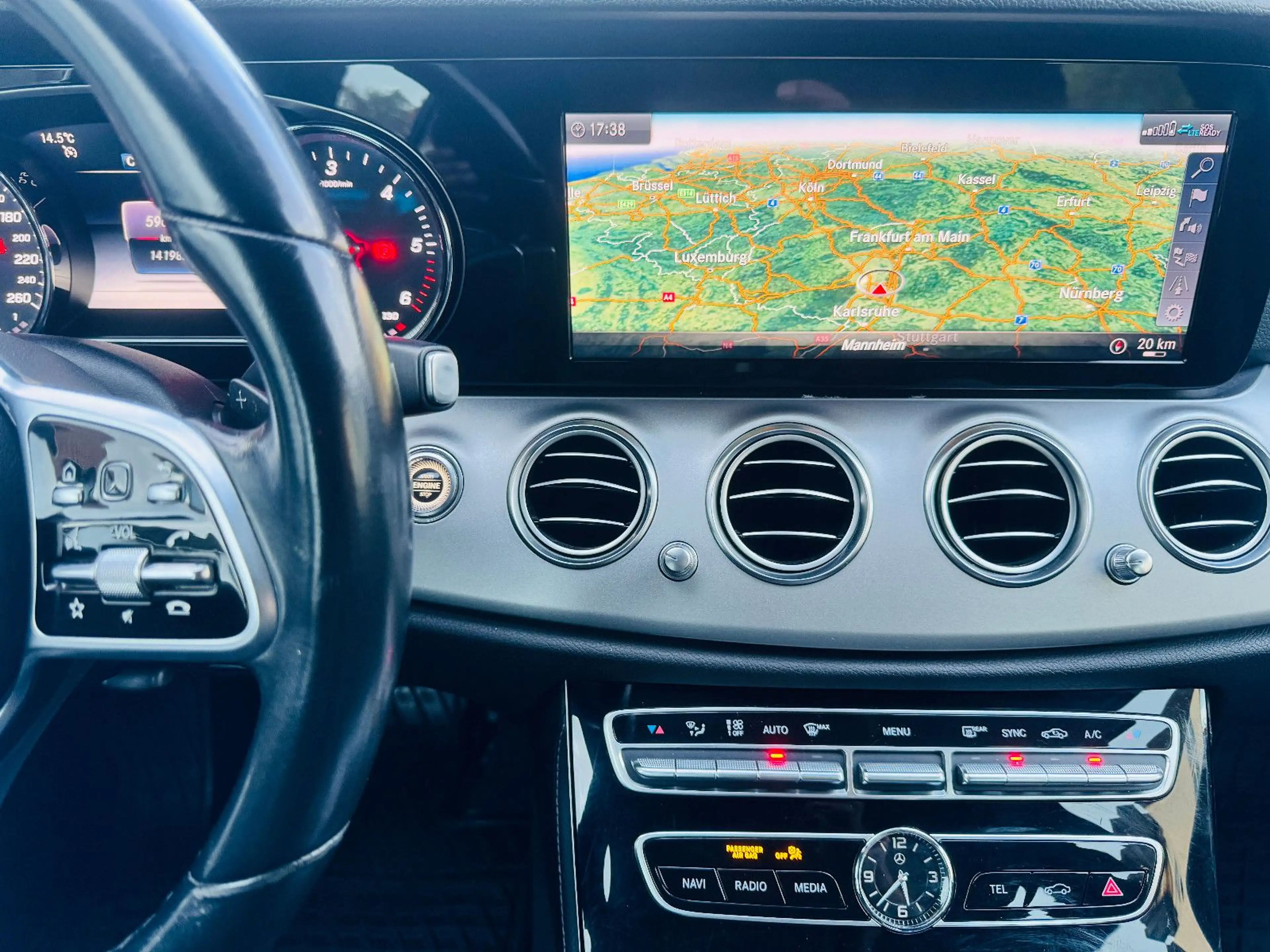 Mercedes-Benz E 220 E220 E-Klasse T-Modell Kamera COMAND TOP-Zustand — photo 14