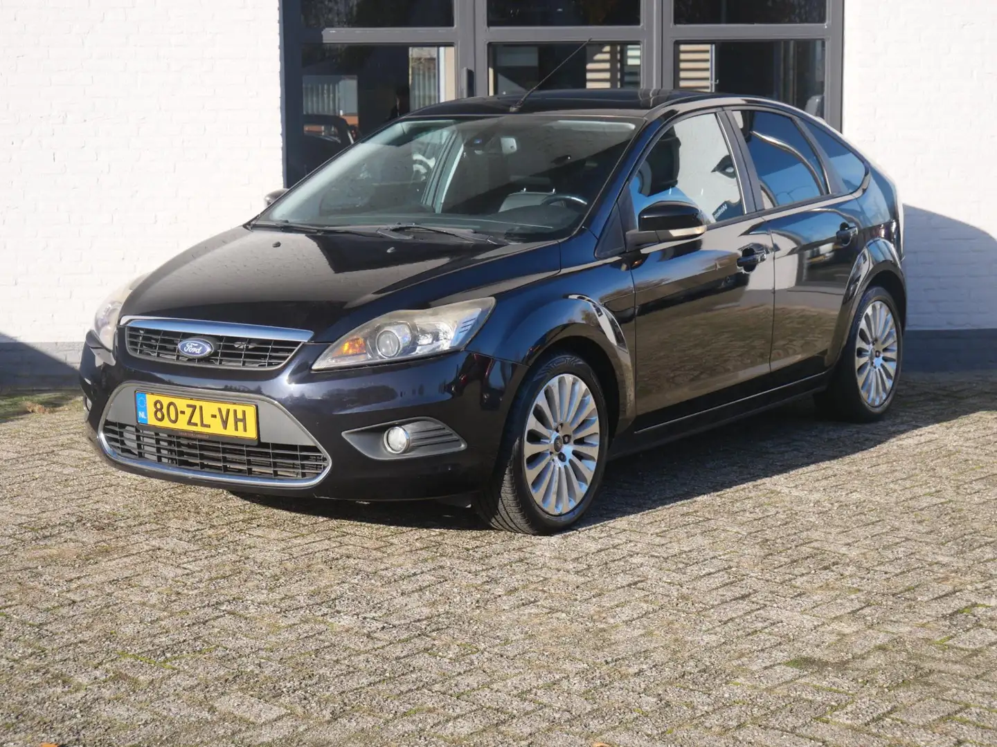 Ford Focus 2.0 Titanium Ecc Navi 144.000km !!! Orig. NL Zwart - 1