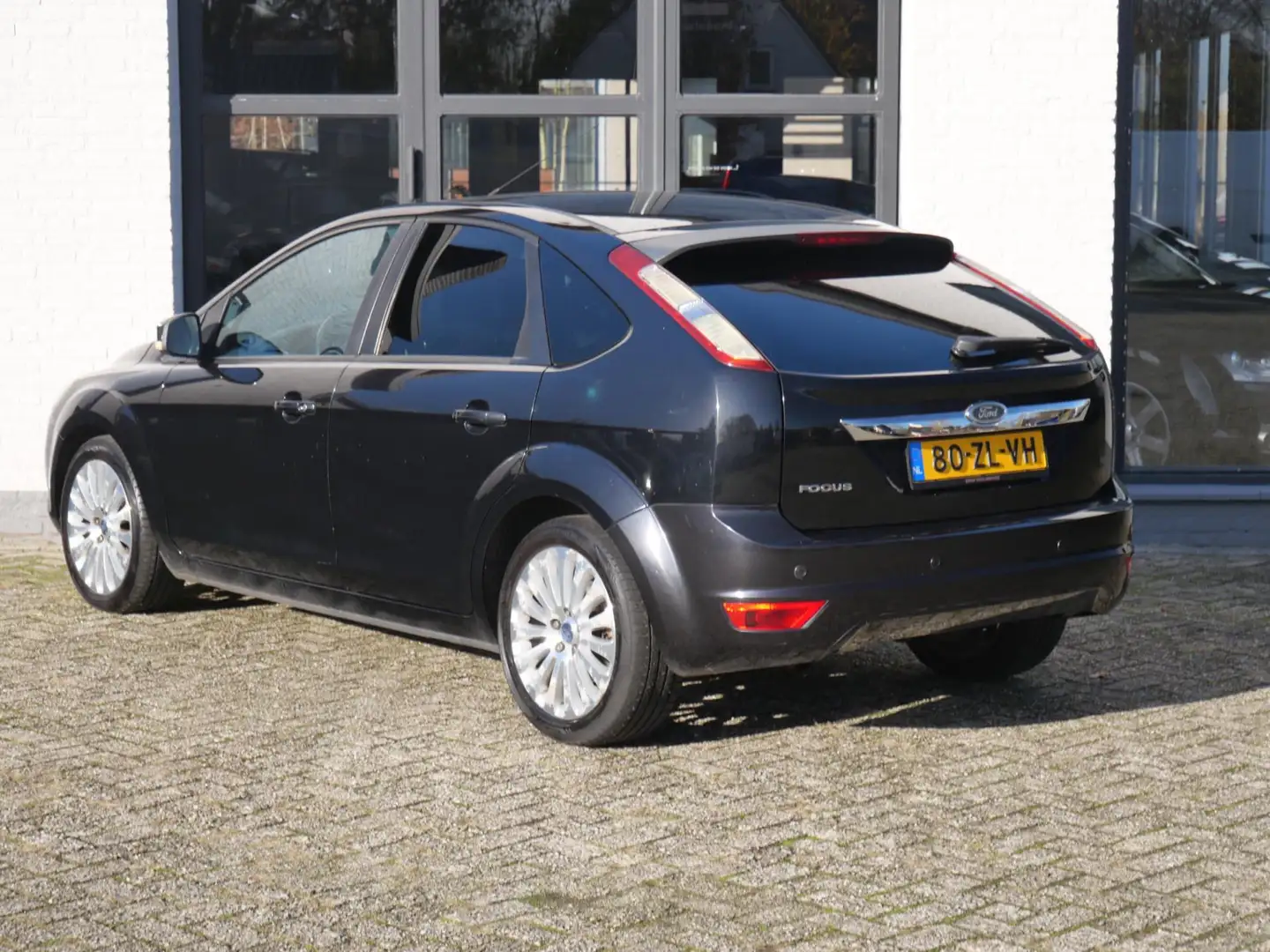 Ford Focus 2.0 Titanium Ecc Navi 144.000km !!! Orig. NL Zwart - 2